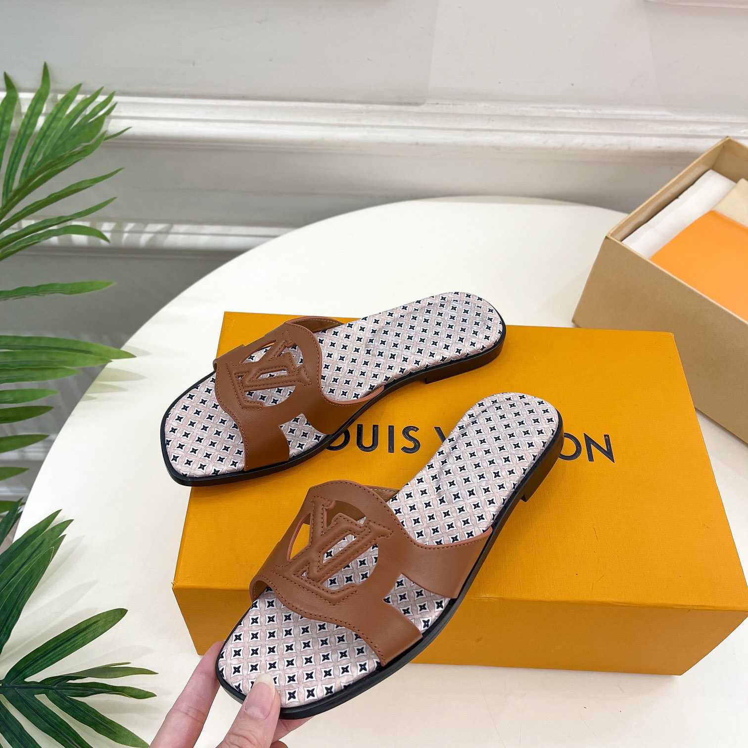 Louis Vuitton LV Isola Flat Mule - PerfectKickZ