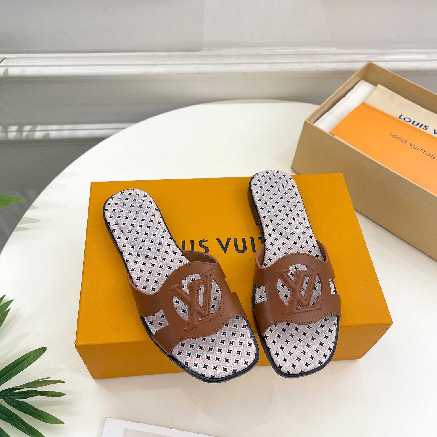 Louis Vuitton LV Isola Flat Mule - PerfectKickZ