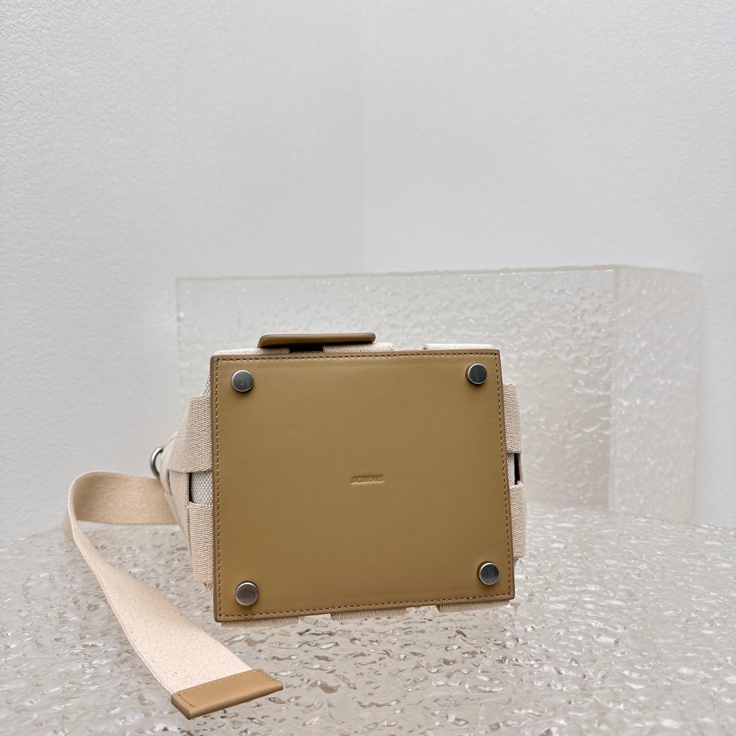 Jacquemus Le seau Gros Grain Utility Bucket Bag (16x14x24cm) - 