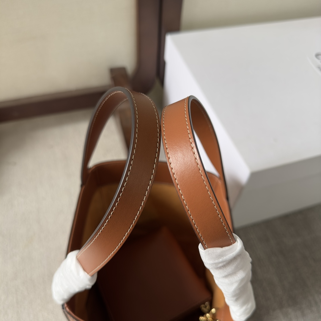 Celine Cube Bag Cuir Triomphe In Shiny Calfskin (15-15-15cm) - PerfectKickZ