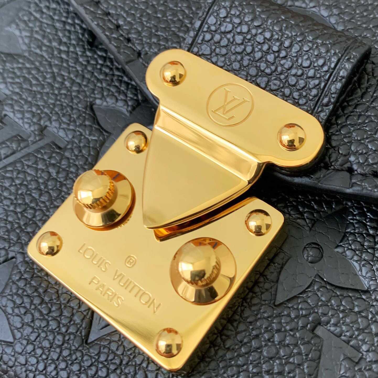 Louis Vuitton  Pochette Metis East West  (21.5 x 13.5 x 6 cm)      M46595 - PerfectKickZ