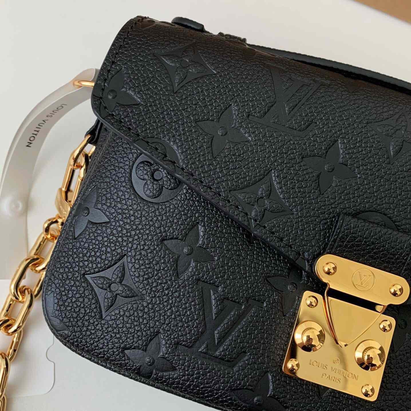 Louis Vuitton  Pochette Metis East West  (21.5 x 13.5 x 6 cm)      M46595 - PerfectKickZ