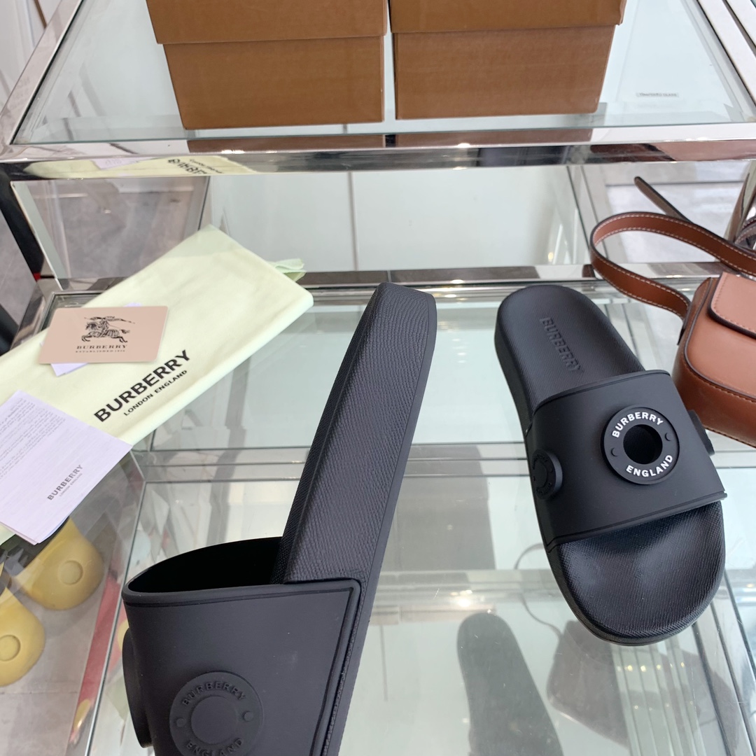 Burberry Eyelet Rubber Slide - PerfectKickZ