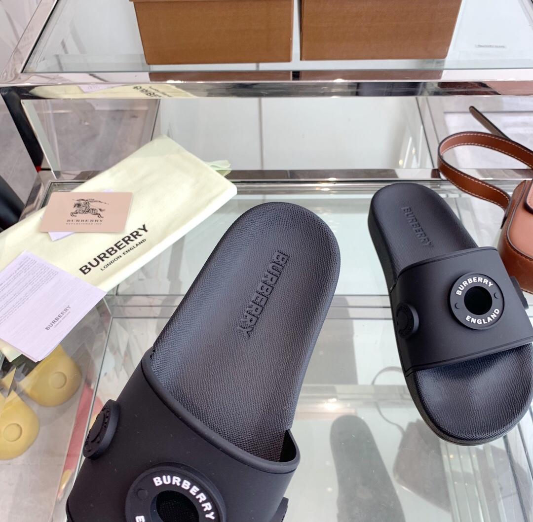 Burberry Eyelet Rubber Slide - PerfectKickZ