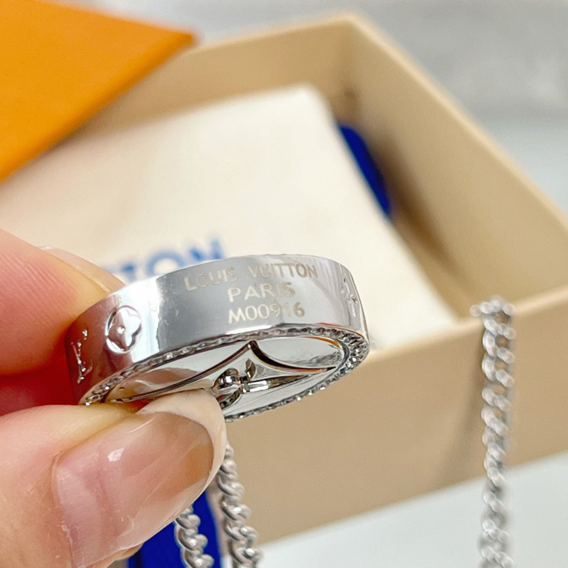 Louis Vuitton LV Twisted Flower Pendant  M00916 - PerfectKickZ