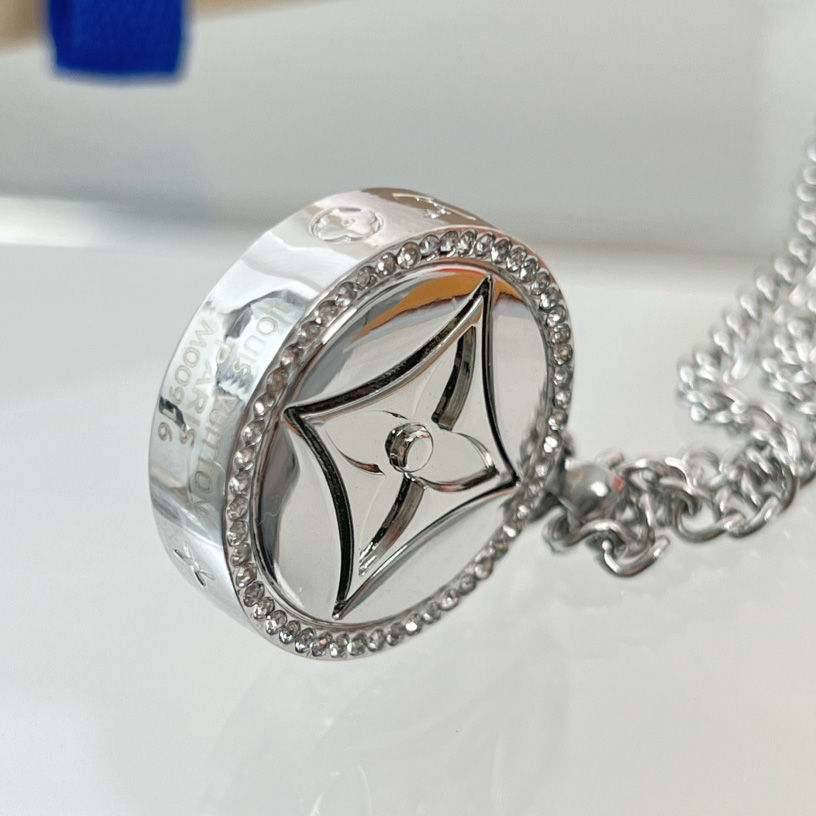 Louis Vuitton LV Twisted Flower Pendant  M00916 - 