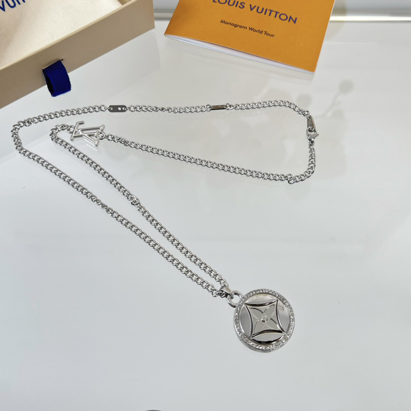 Louis Vuitton LV Twisted Flower Pendant  M00916 - 