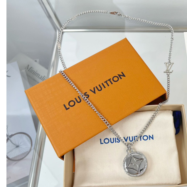Louis Vuitton LV Twisted Flower Pendant  M00916 - PerfectKickZ