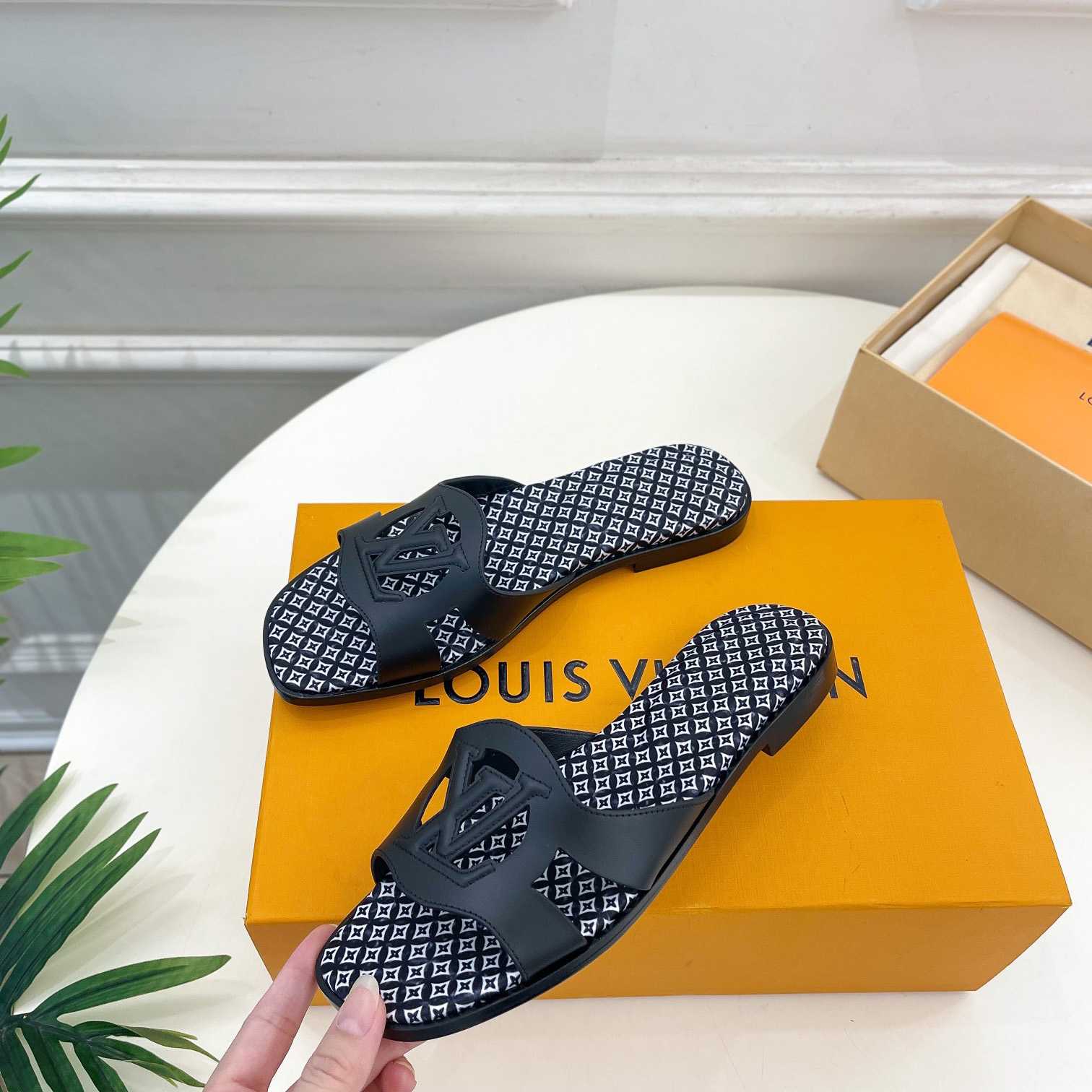 Louis Vuitton LV Isola Flat Mule - PerfectKickZ