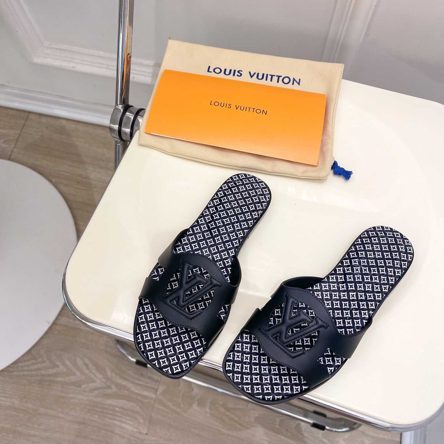 Louis Vuitton LV Isola Flat Mule - PerfectKickZ
