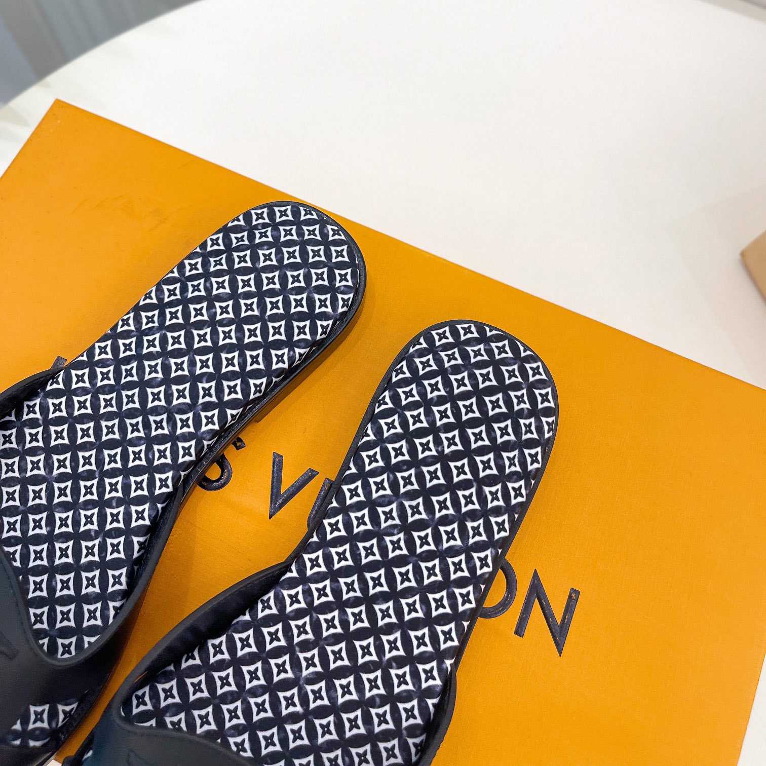 Louis Vuitton LV Isola Flat Mule - PerfectKickZ