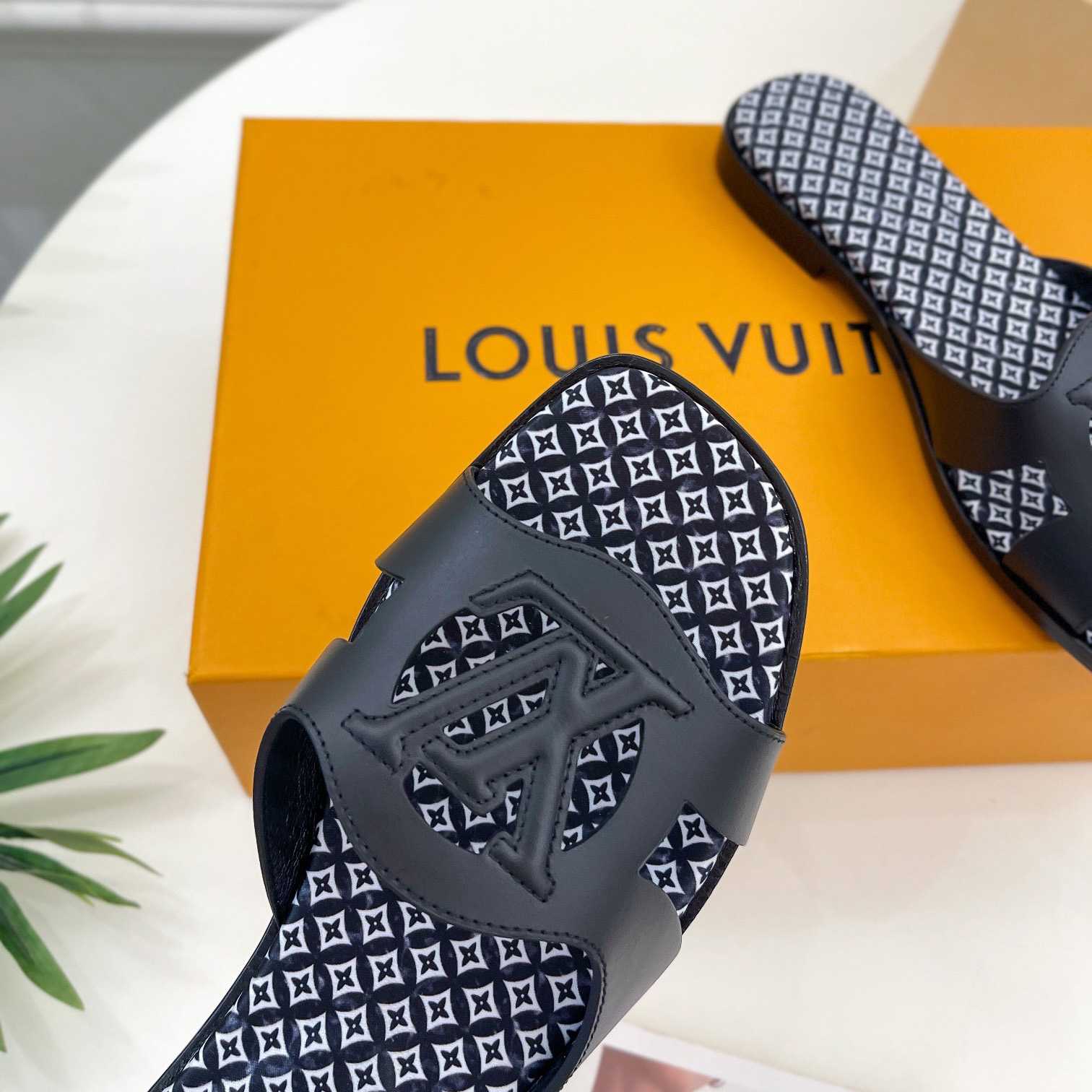 Louis Vuitton LV Isola Flat Mule - PerfectKickZ
