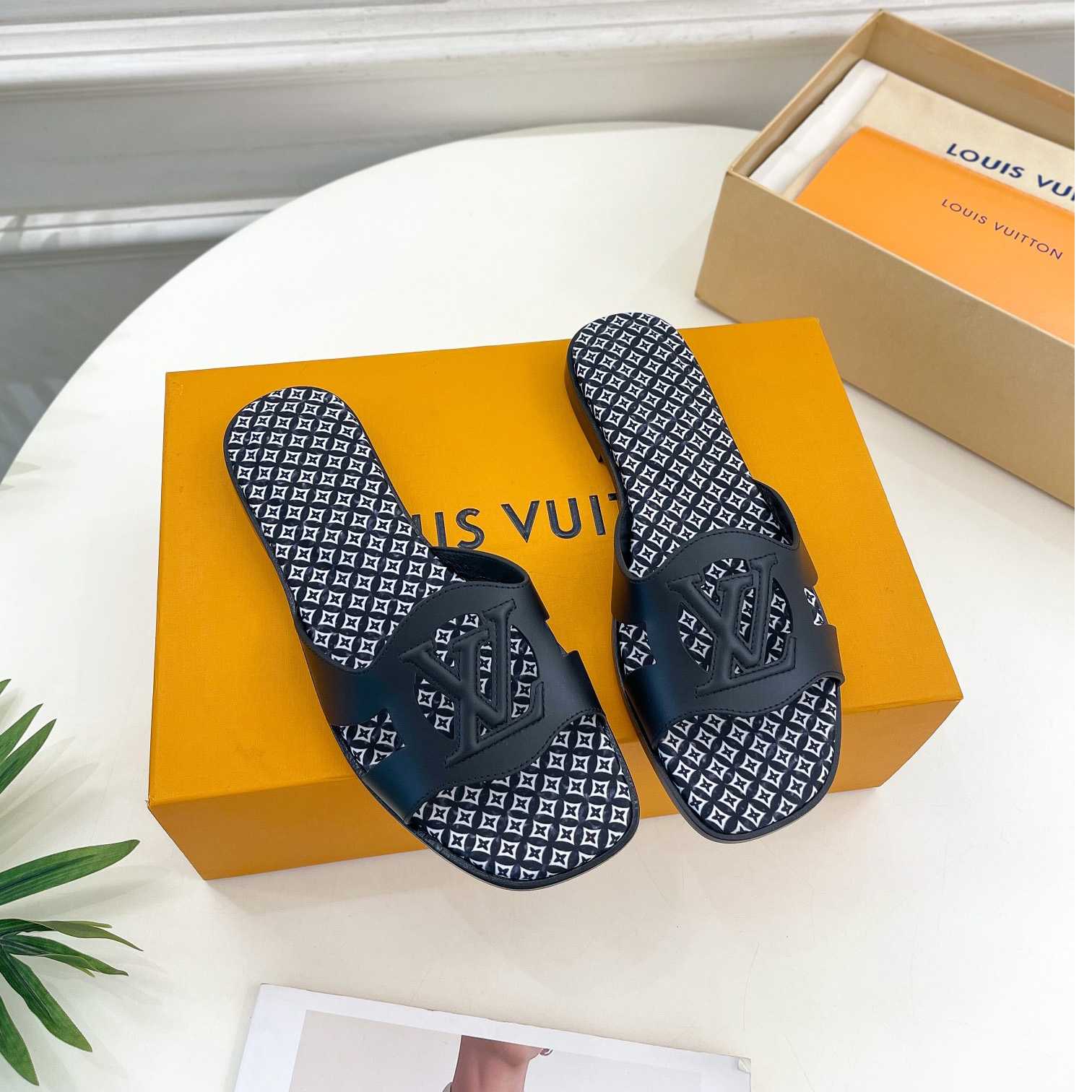 Louis Vuitton LV Isola Flat Mule - PerfectKickZ