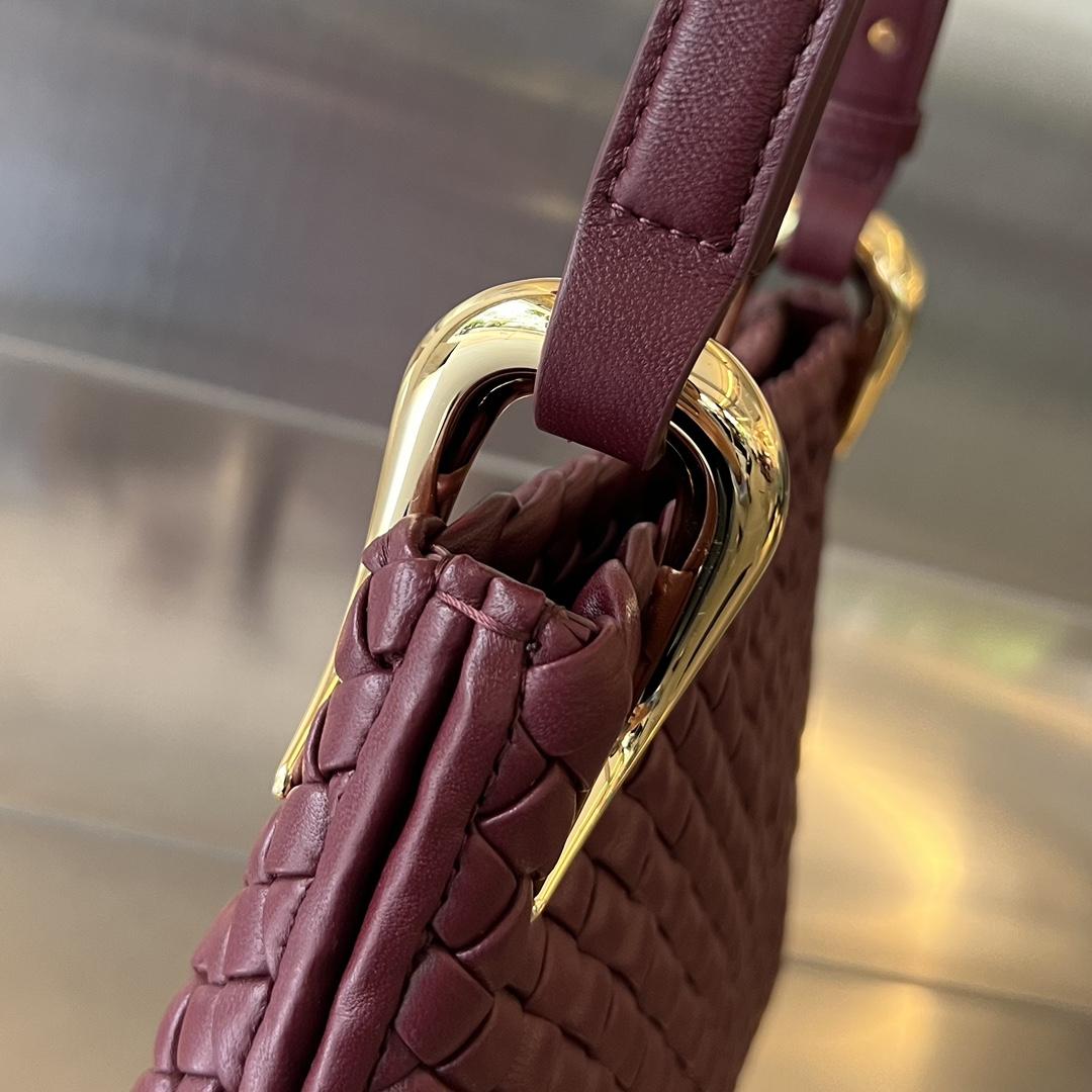 Bottega Veneta Small Clicker Shoulder Bag - PerfectKickZ