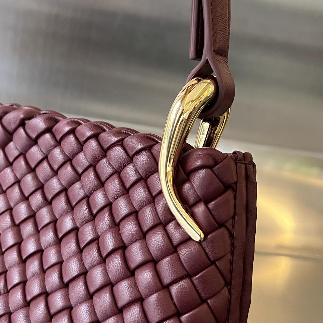 Bottega Veneta Small Clicker Shoulder Bag - PerfectKickZ