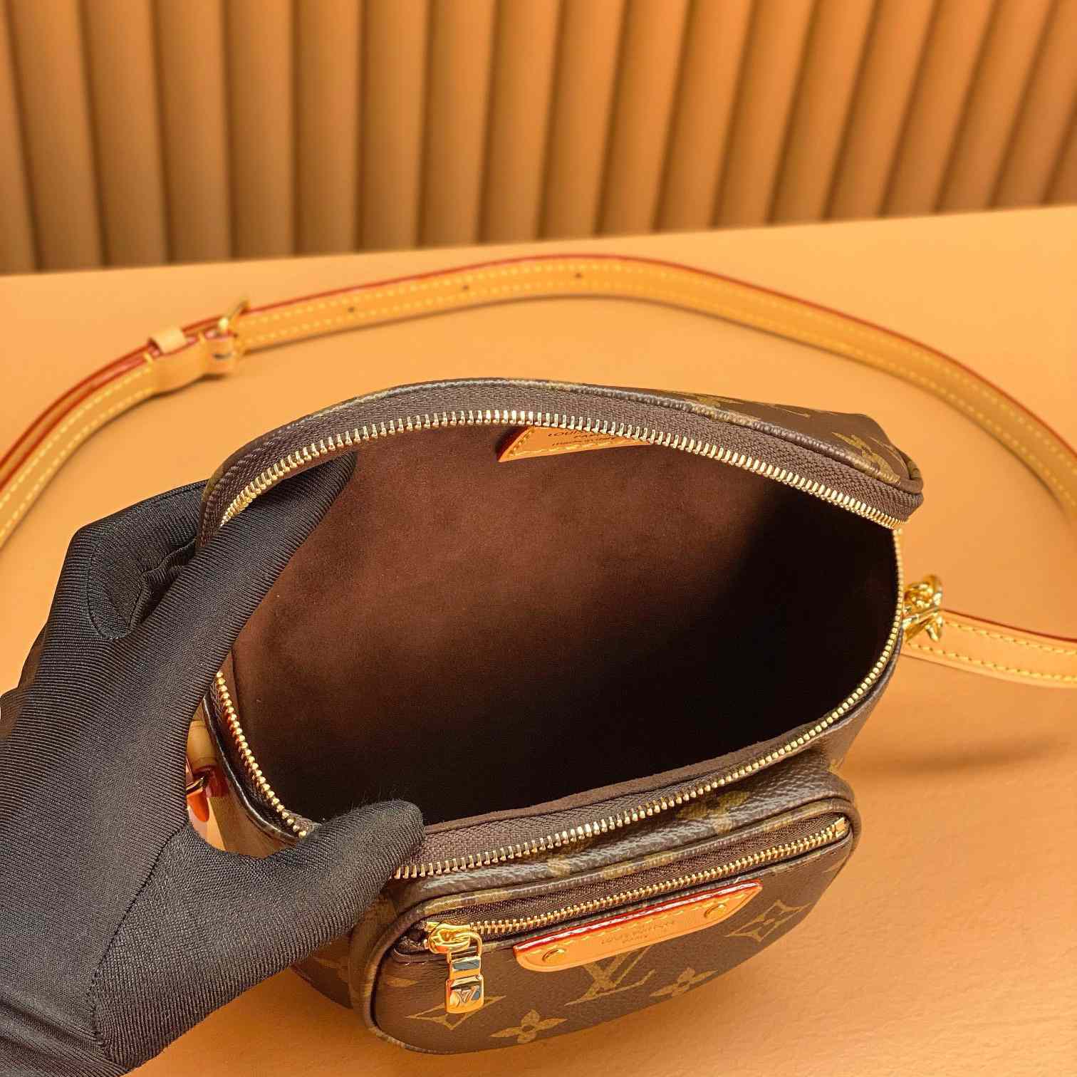 Louis Vuitton Mini Bumbag (17x12x9.5cm)      M82335 - PerfectKickZ