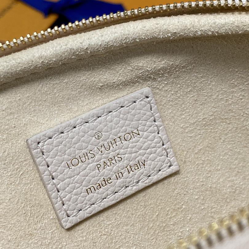 Louis Vuitton Mini Bumbag (17x12x9.5cm)      M82208 - PerfectKickZ