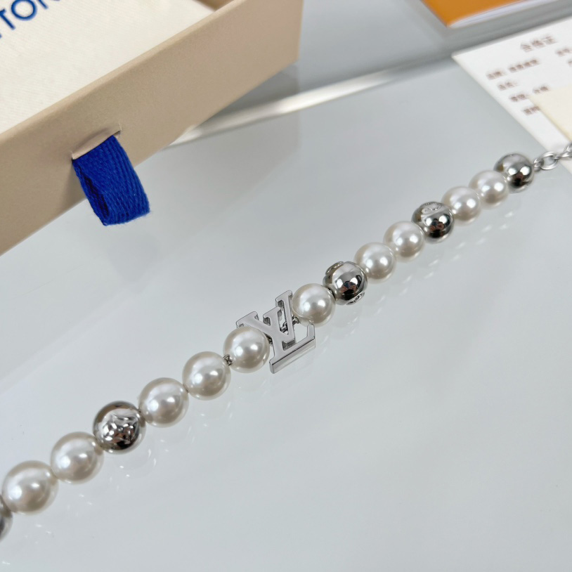 Louis Vuitton Monogram Pearls Bracelet   M0996 - PerfectKickZ