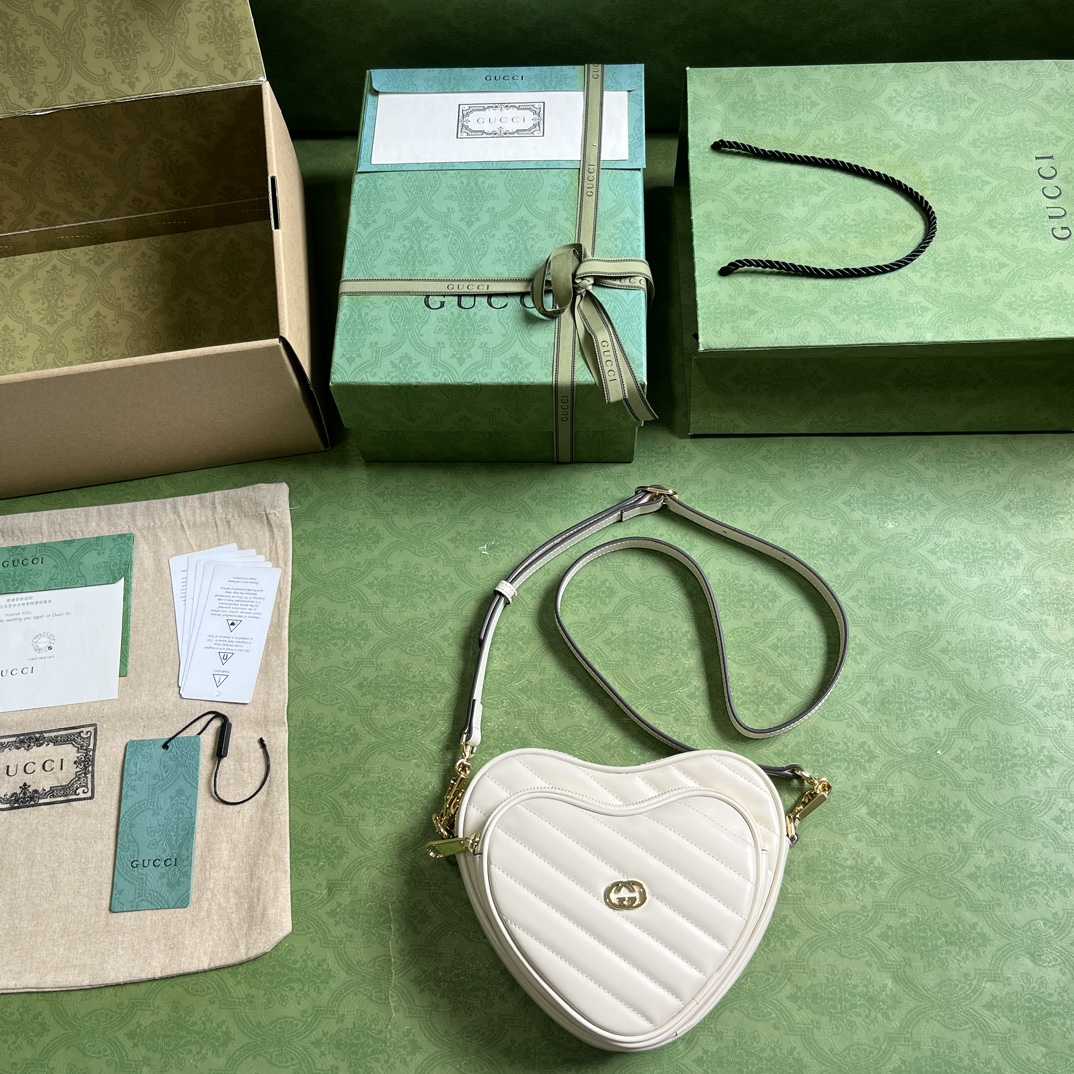 Gucci Interlocking G Mini Heart Shoulder Bag - 