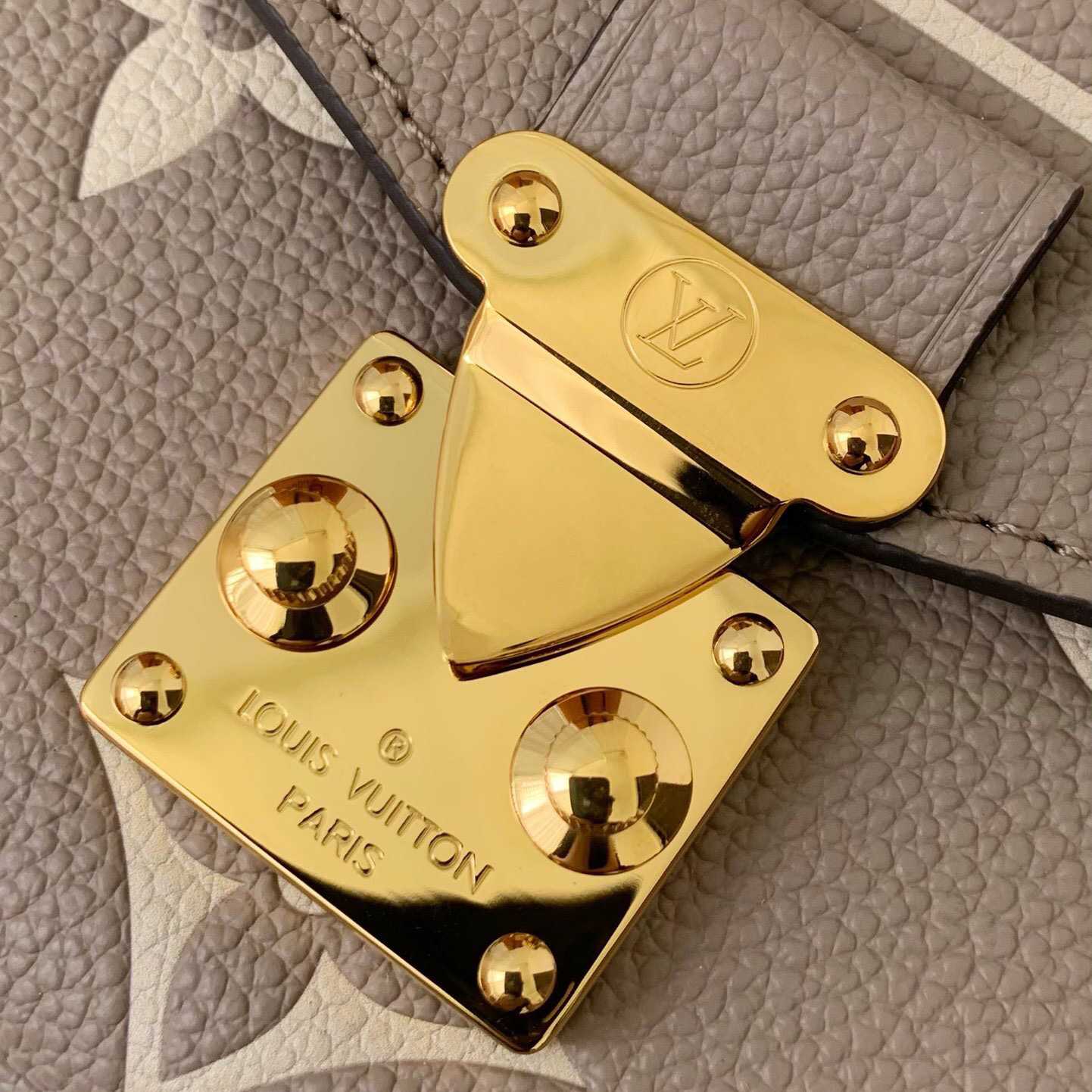 Louis Vuitton  Pochette Metis East West  (21.5 x 13.5 x 6 cm)      M23081 - PerfectKickZ