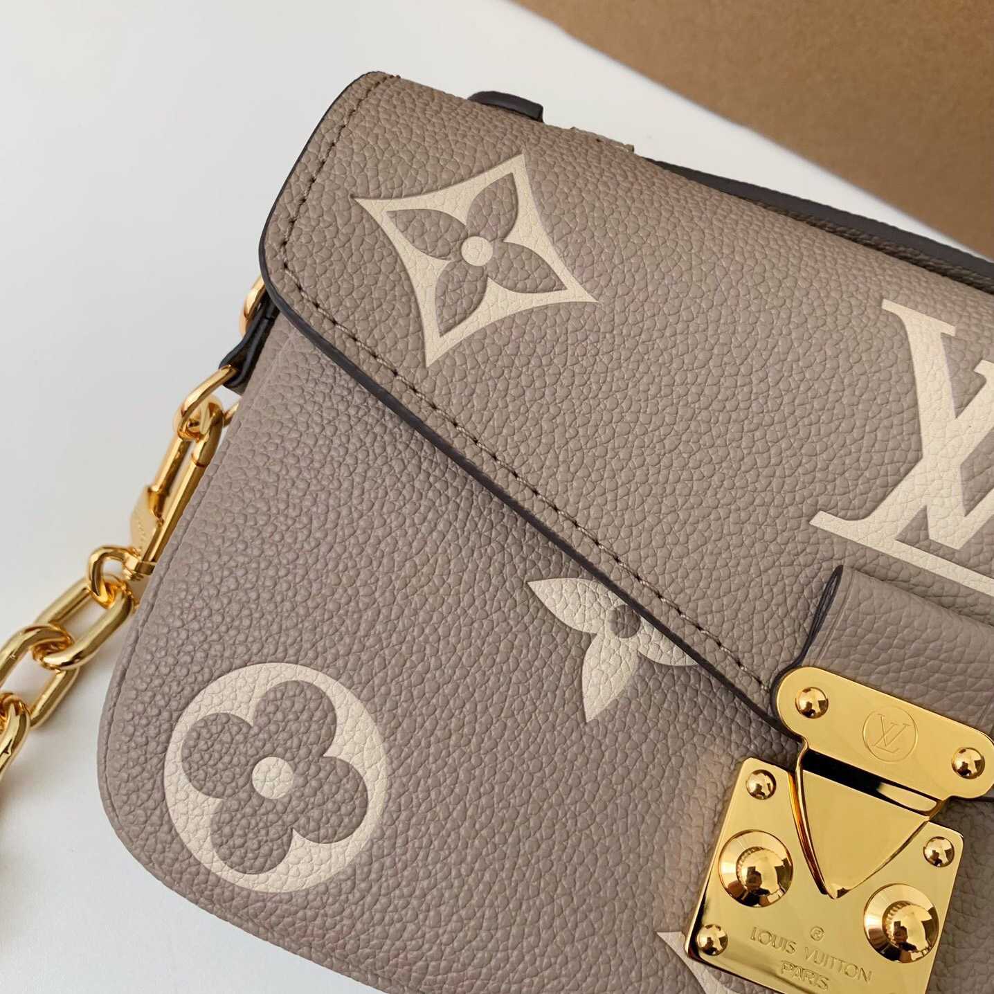 Louis Vuitton  Pochette Metis East West  (21.5 x 13.5 x 6 cm)      M23081 - PerfectKickZ