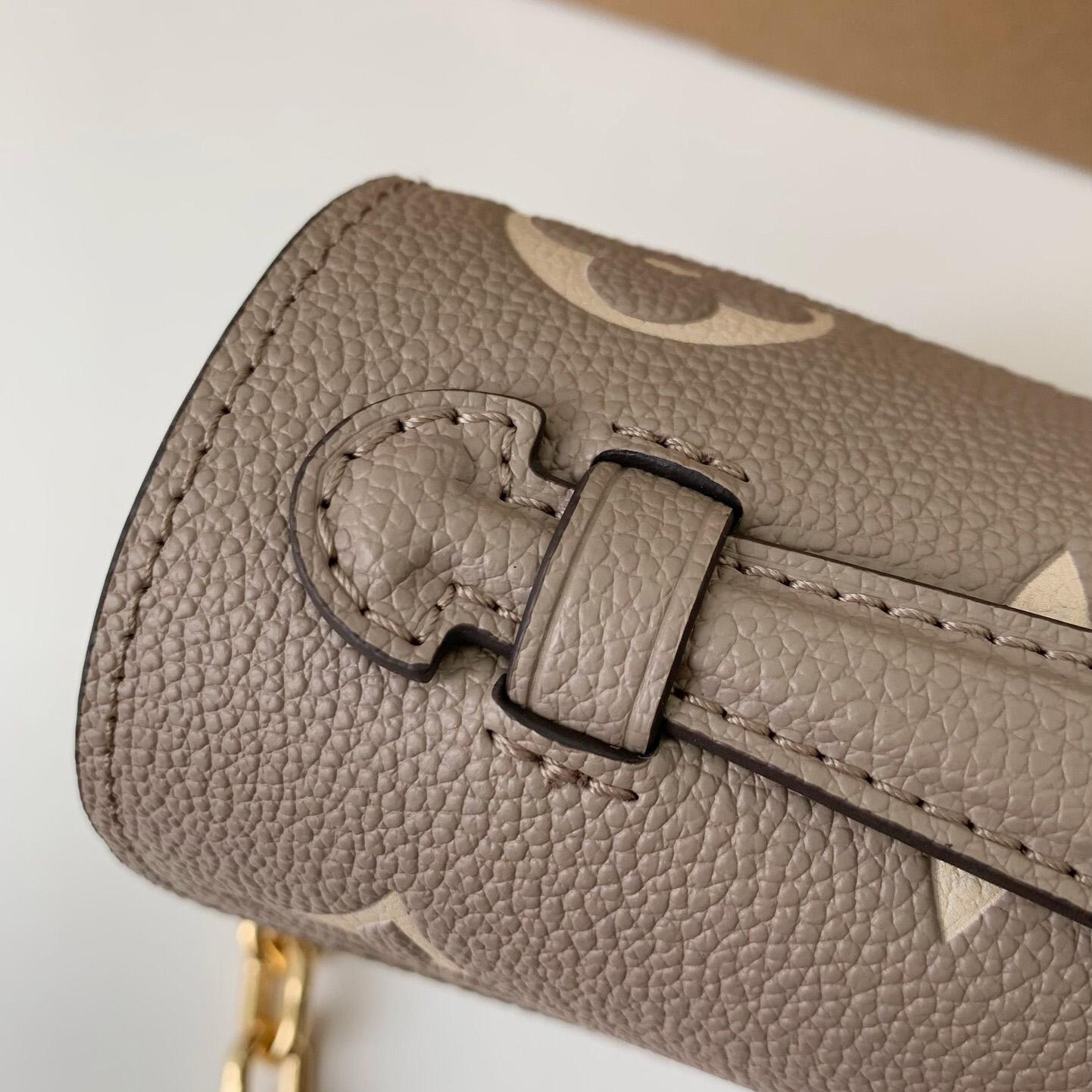 Louis Vuitton  Pochette Metis East West  (21.5 x 13.5 x 6 cm)      M23081 - PerfectKickZ