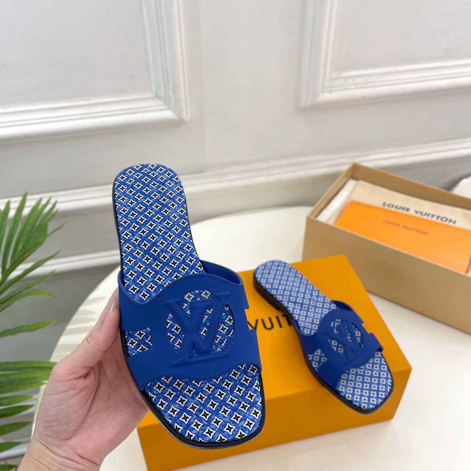 Louis Vuitton LV Isola Flat Mule - PerfectKickZ