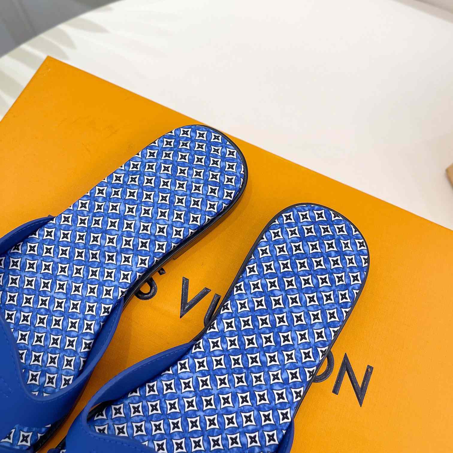 Louis Vuitton LV Isola Flat Mule - PerfectKickZ