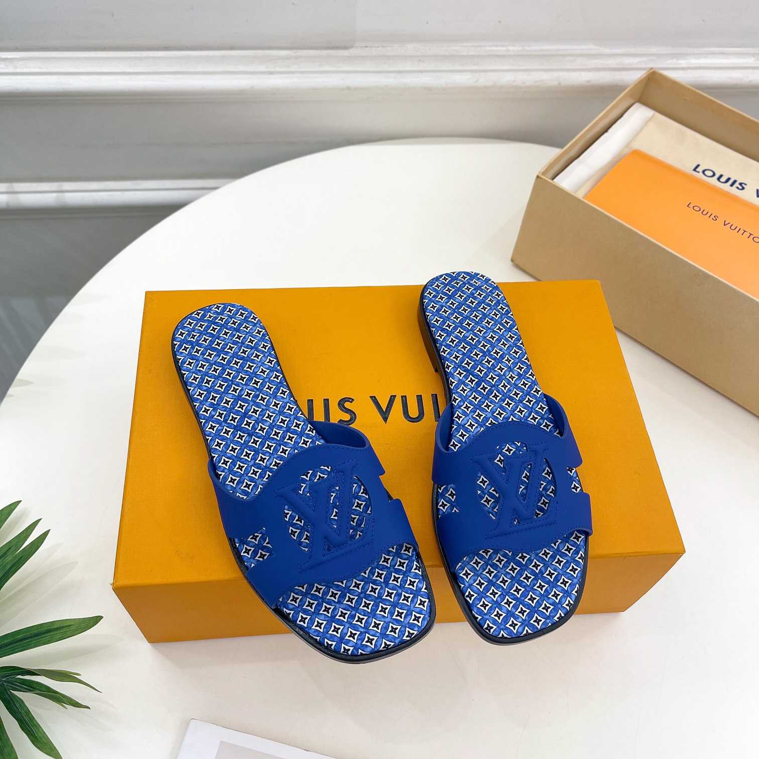 Louis Vuitton LV Isola Flat Mule - PerfectKickZ