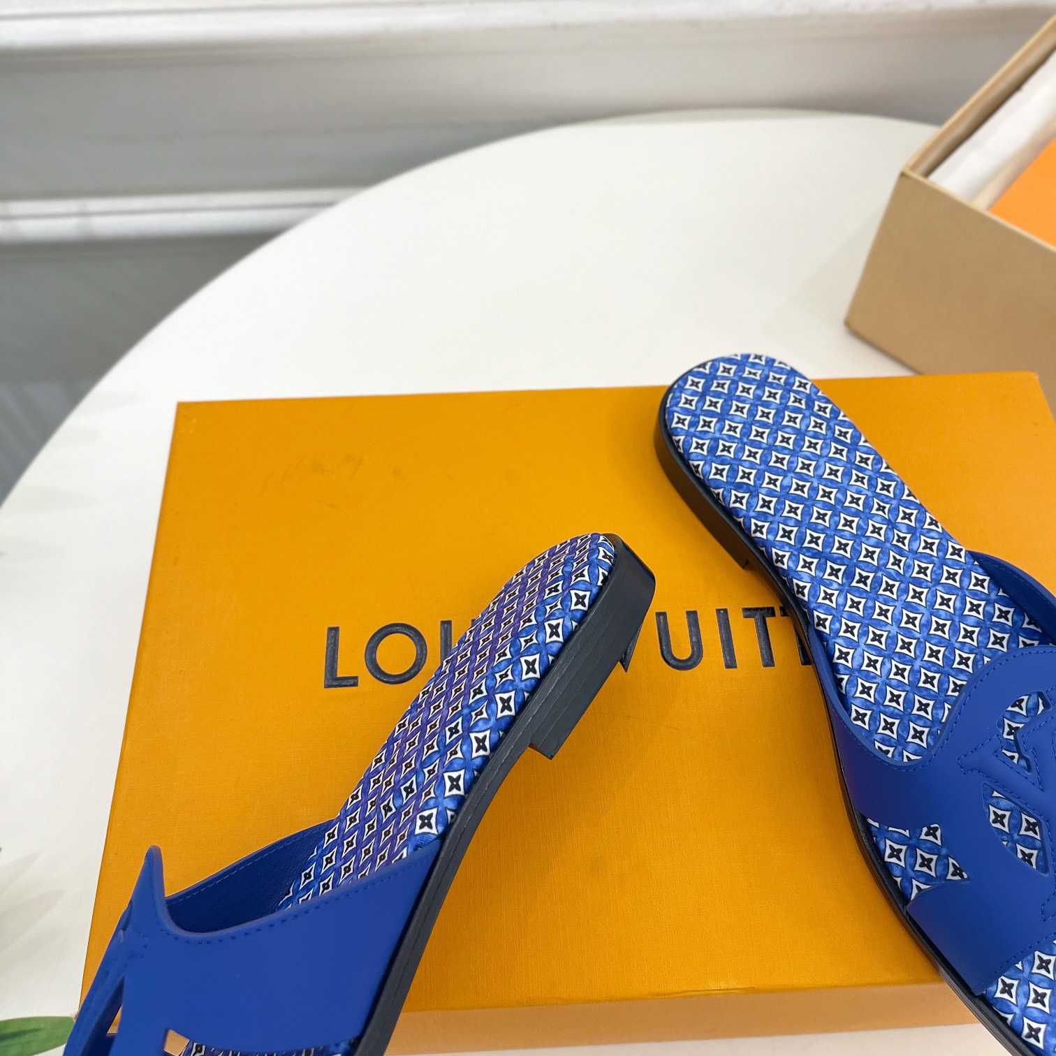 Louis Vuitton LV Isola Flat Mule - PerfectKickZ