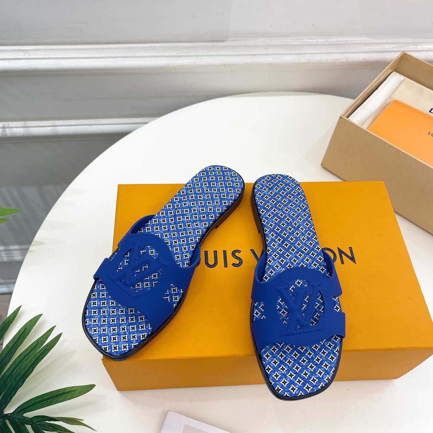 Louis Vuitton LV Isola Flat Mule - PerfectKickZ