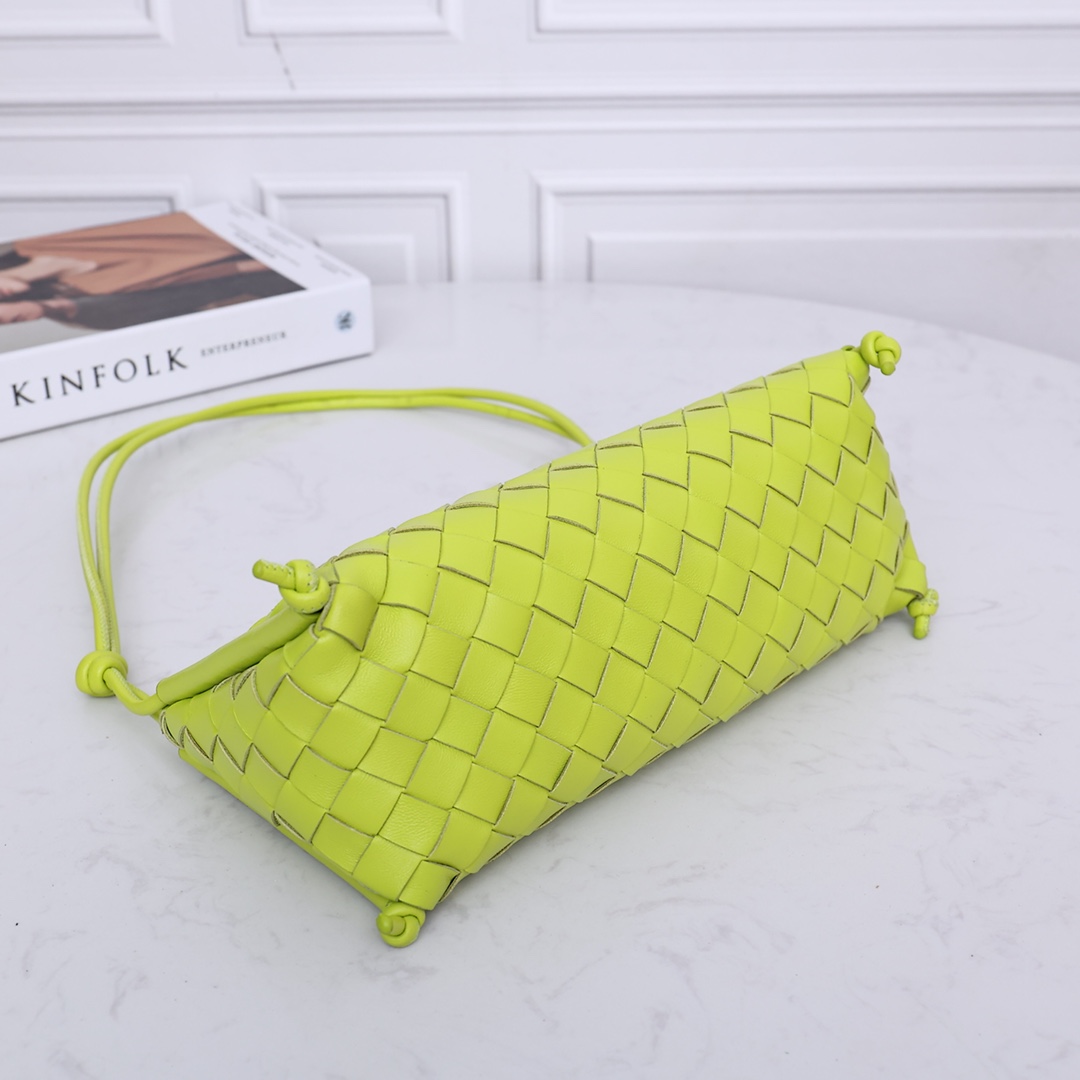 Bottega Veneta Intrecciato Napa Zip Shoulder Bag (25*12*11CM) - PerfectKickZ