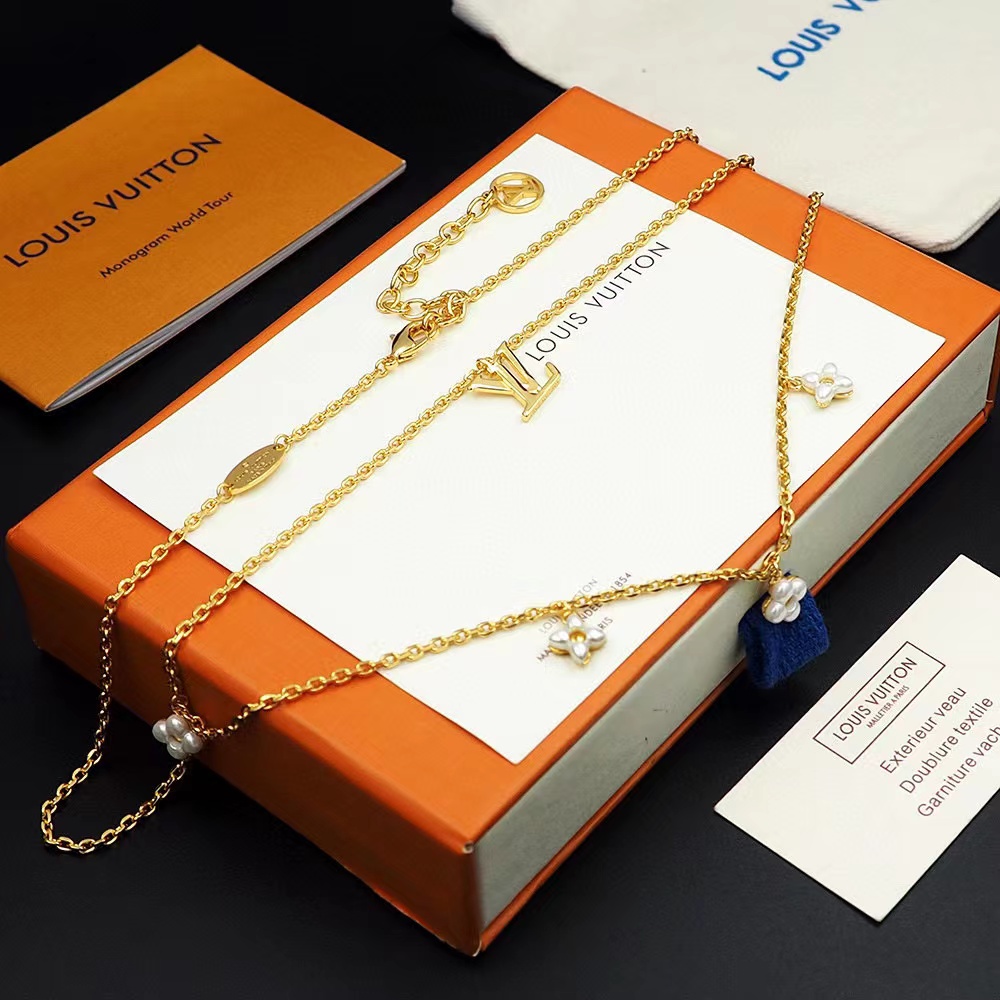 Louis Vuitton LV Floragram Necklace   M00981 - PerfectKickZ