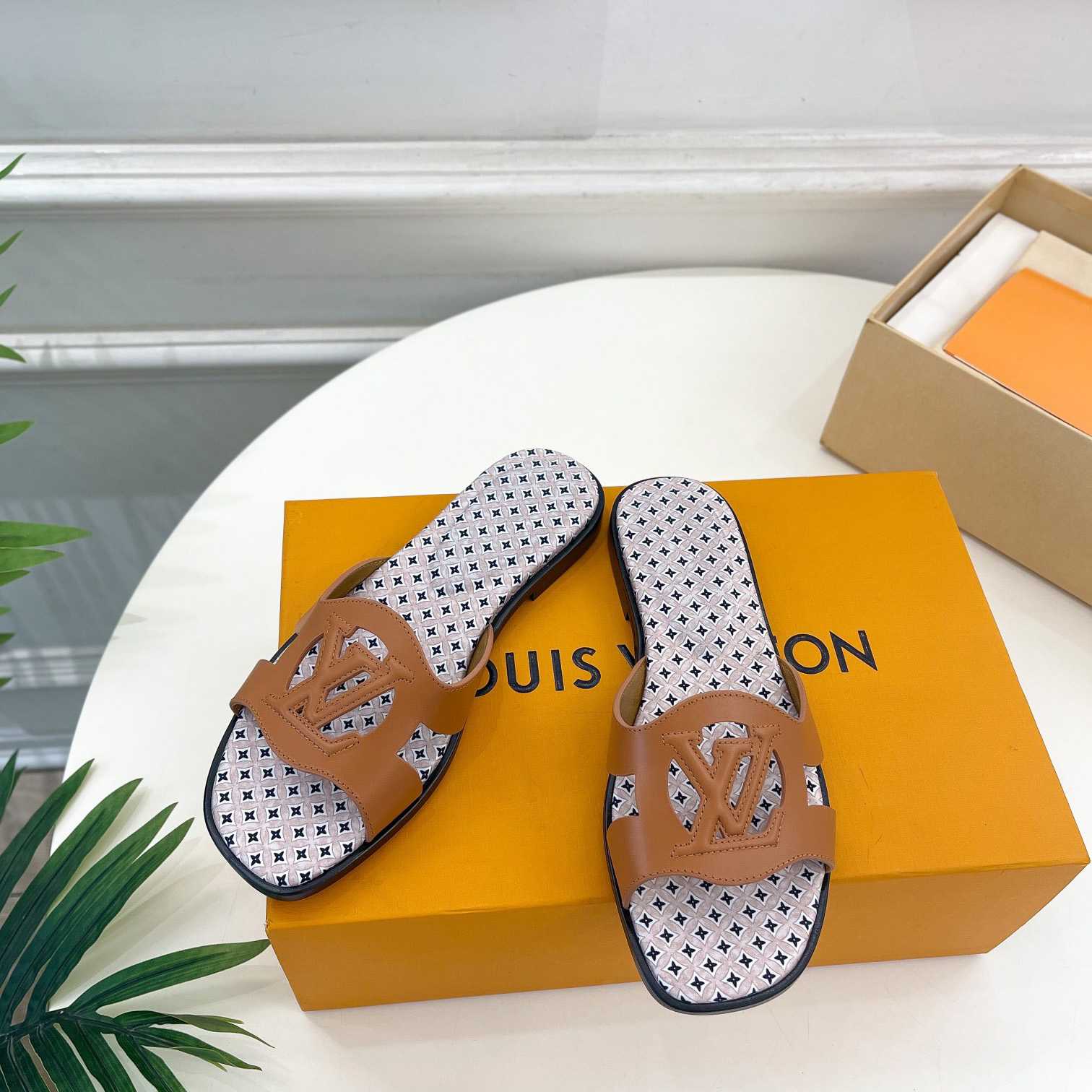 Louis Vuitton LV Isola Flat Mule - PerfectKickZ