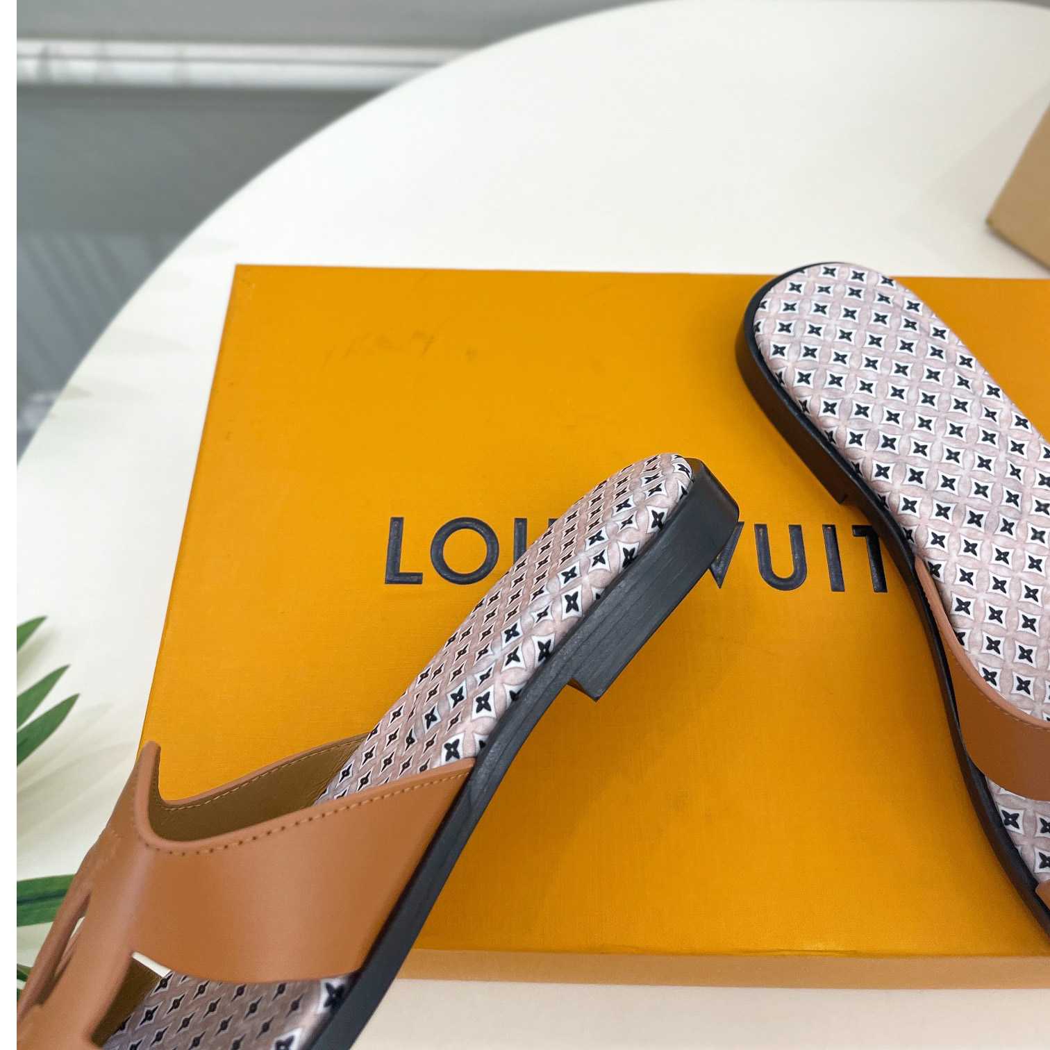 Louis Vuitton LV Isola Flat Mule - PerfectKickZ