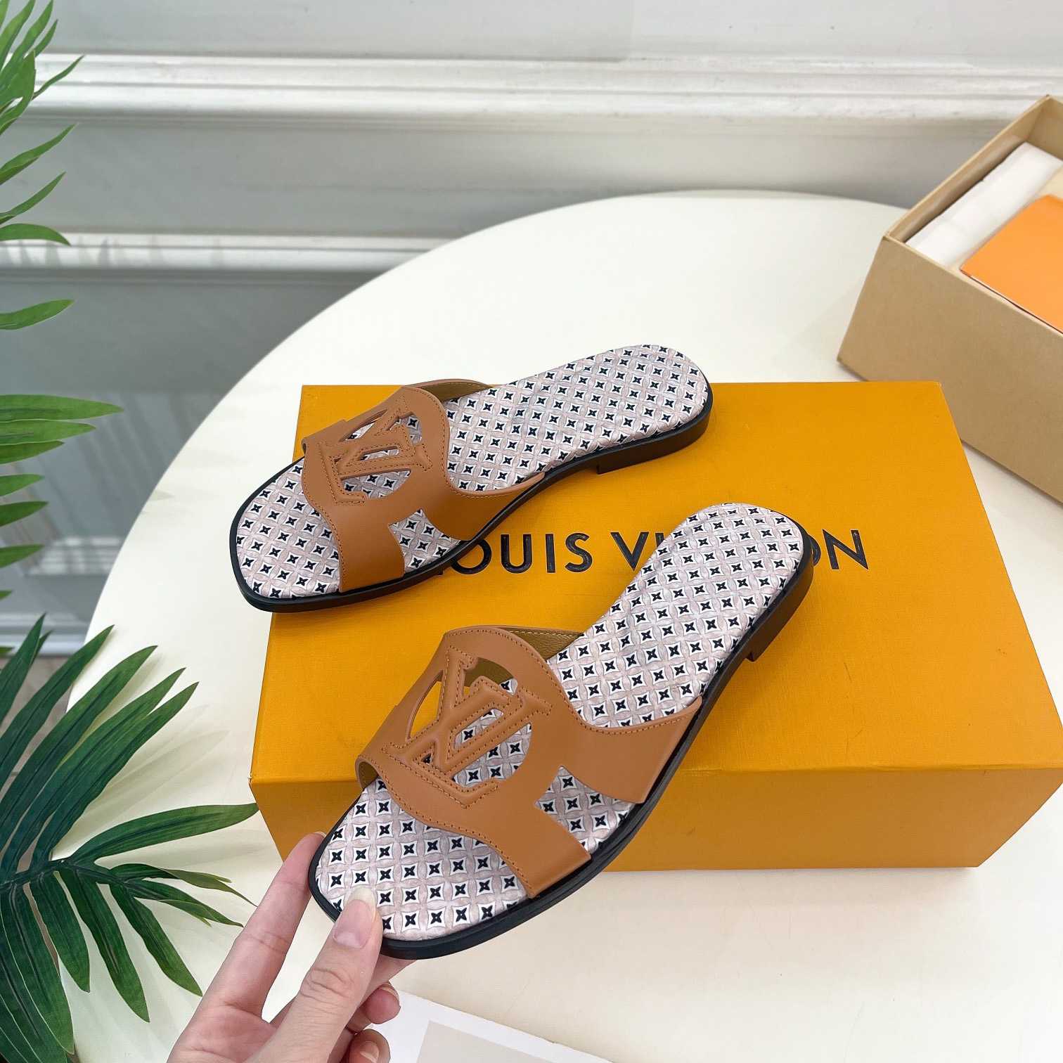 Louis Vuitton LV Isola Flat Mule - PerfectKickZ