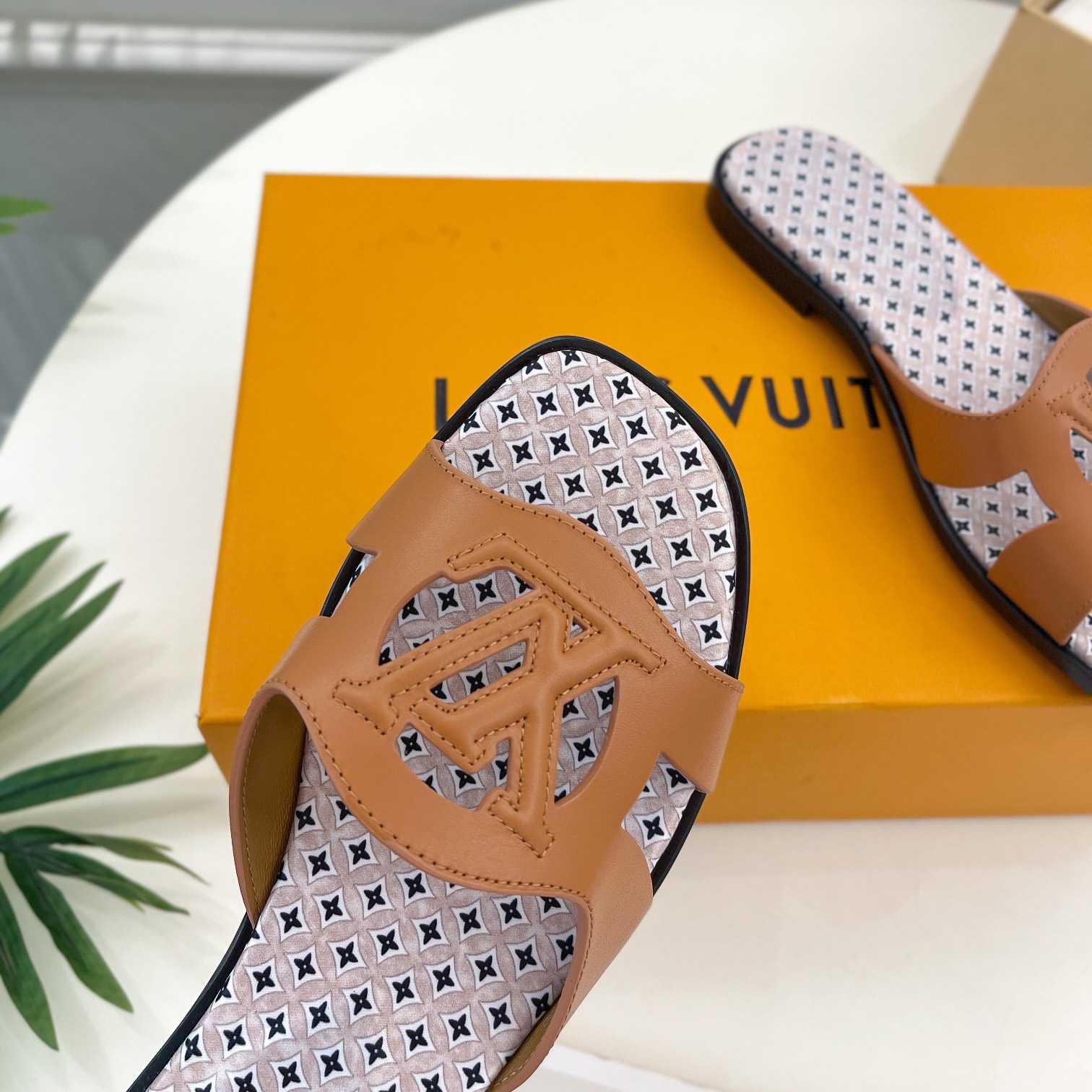 Louis Vuitton LV Isola Flat Mule - PerfectKickZ