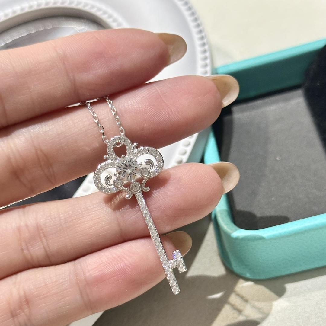 Tiffany&CO Fleur de Lis Key Pendant - PerfectKickZ