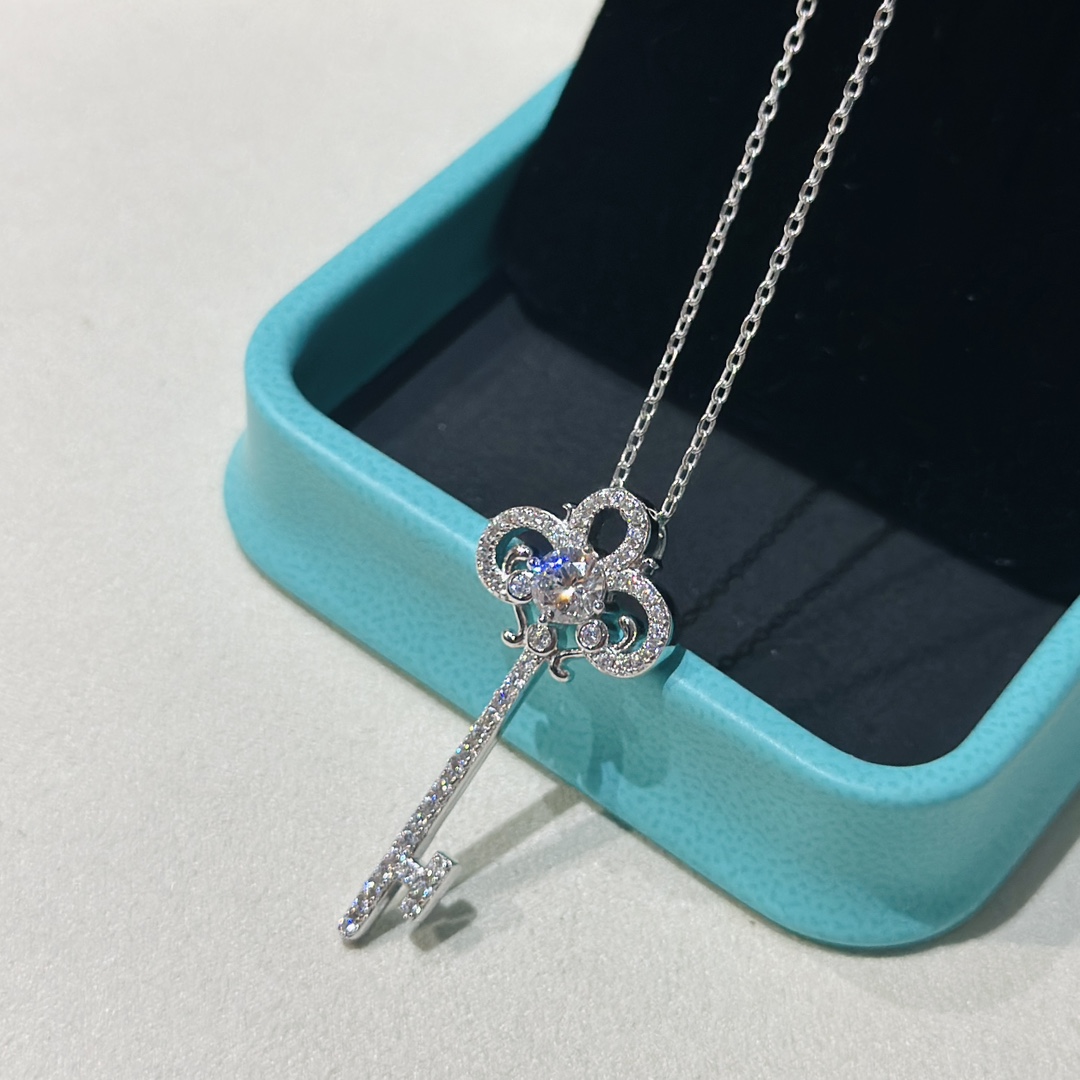 Tiffany&CO Fleur de Lis Key Pendant - PerfectKickZ