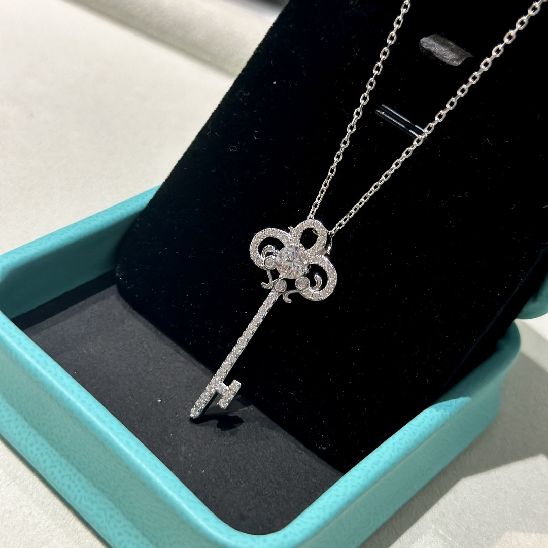 Tiffany&CO Fleur de Lis Key Pendant - PerfectKickZ