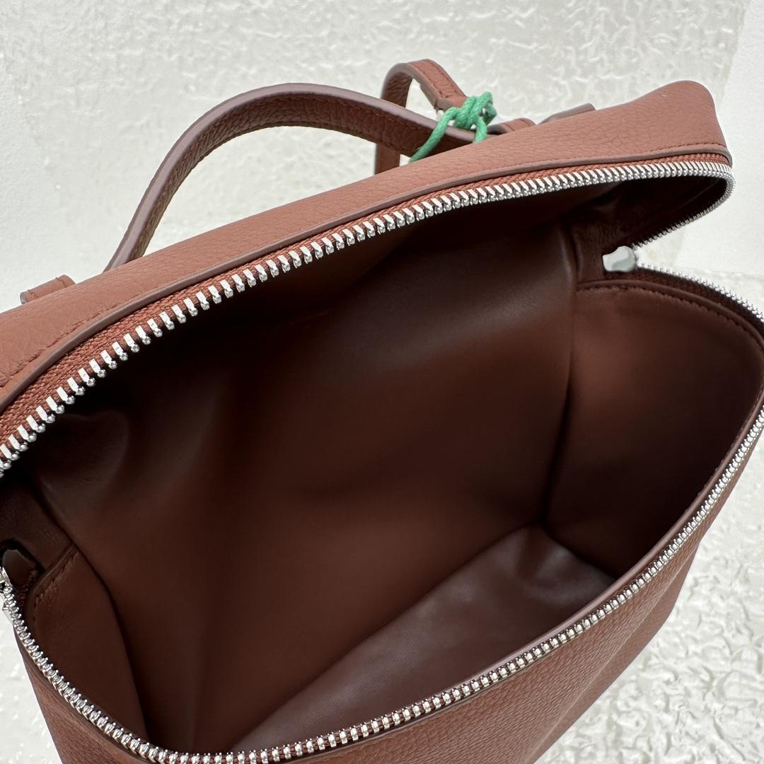 Loro Piana Extra Pocket Backpack L23.5   (23×8×22cm) - PerfectKickZ