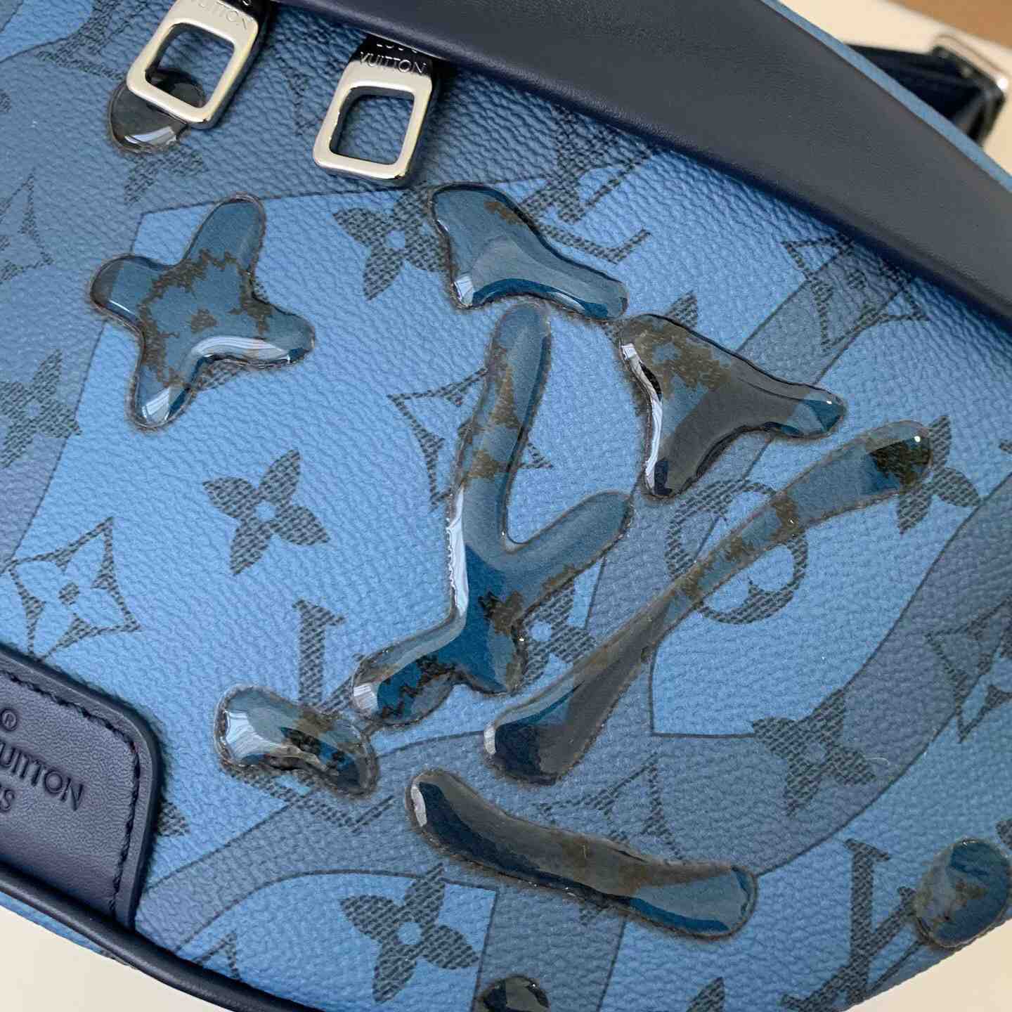 Louis Vuitton Discovery Bumbag  (44*15*9cm)   M22576 - PerfectKickZ