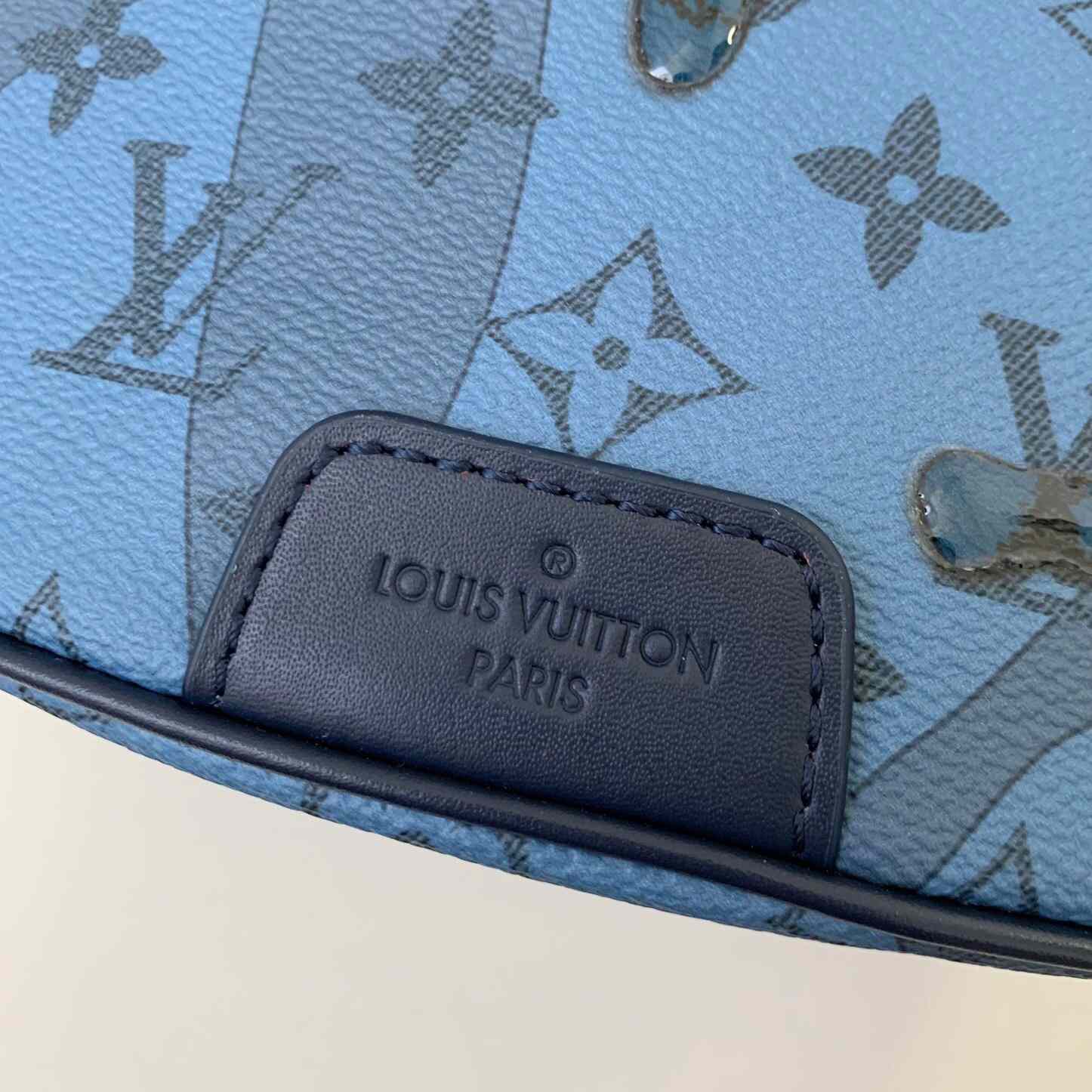 Louis Vuitton Discovery Bumbag  (44*15*9cm)   M22576 - PerfectKickZ