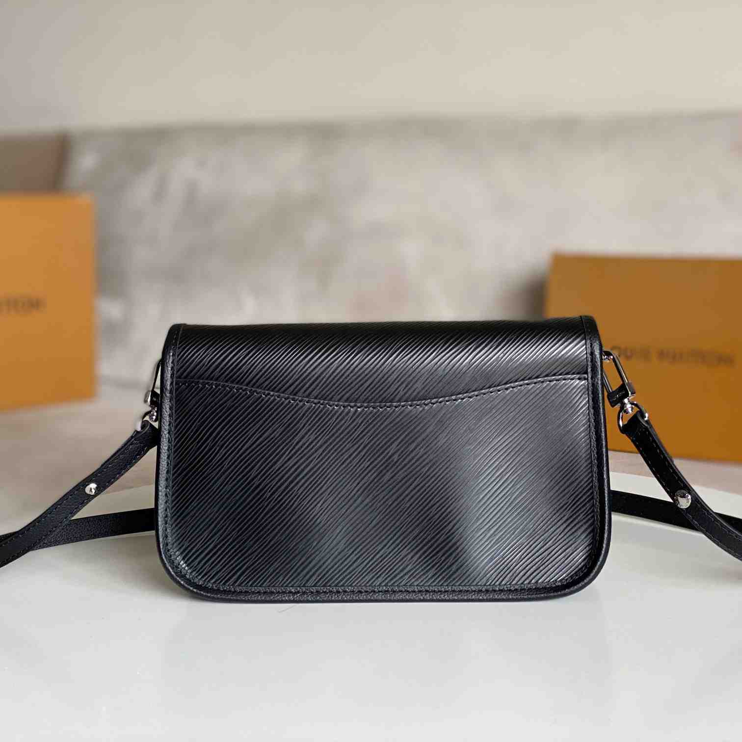 Louis Vuitton Buci    M59386 - PerfectKickZ