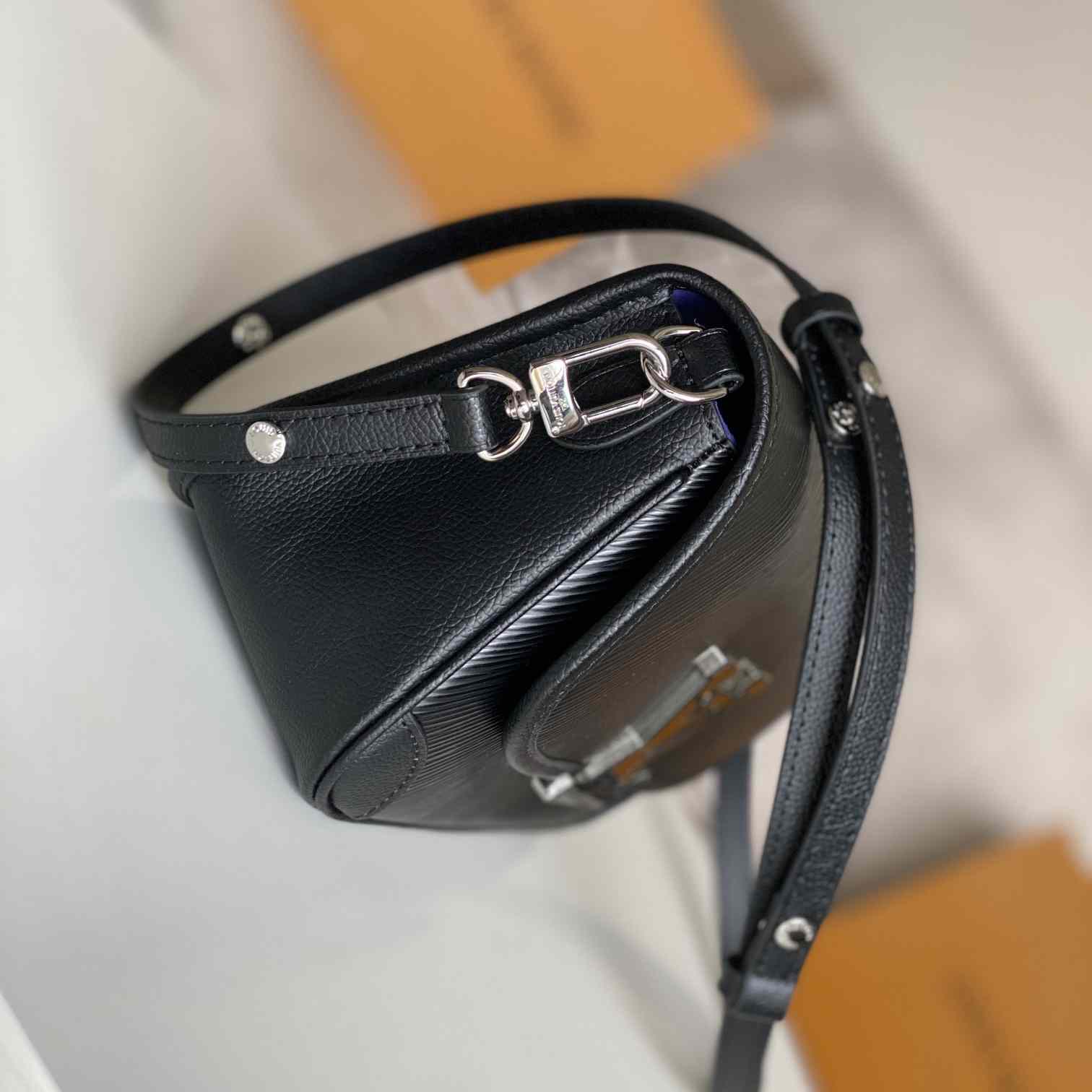 Louis Vuitton Buci    M59386 - PerfectKickZ