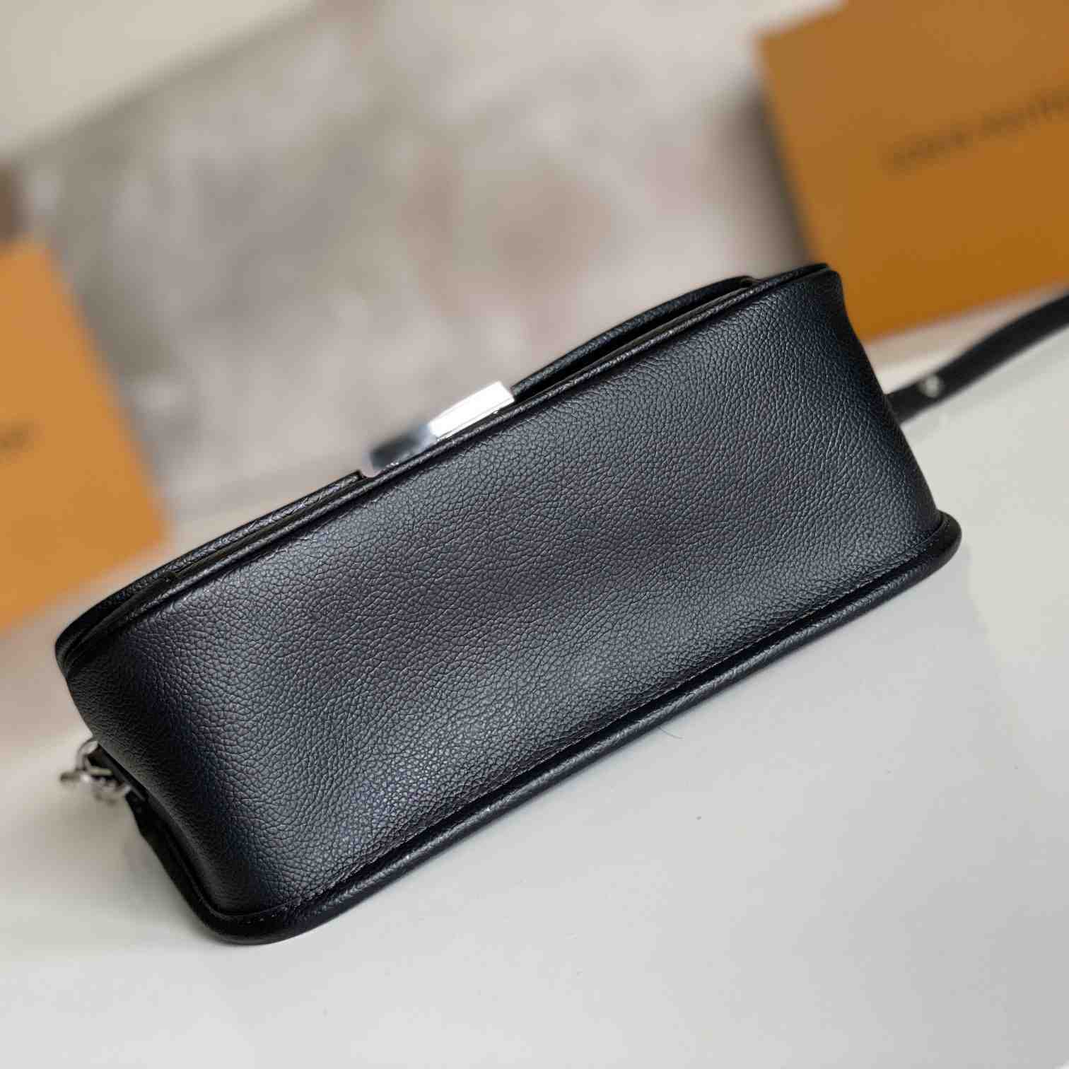 Louis Vuitton Buci    M59386 - PerfectKickZ
