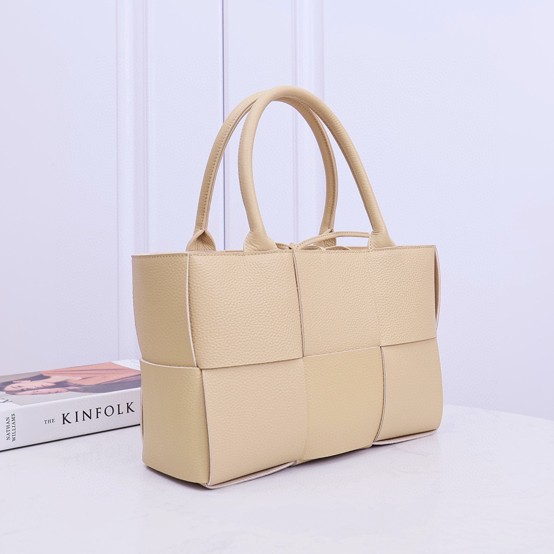 Bottega Veneta Small Arco Tote Bag  - PerfectKickZ