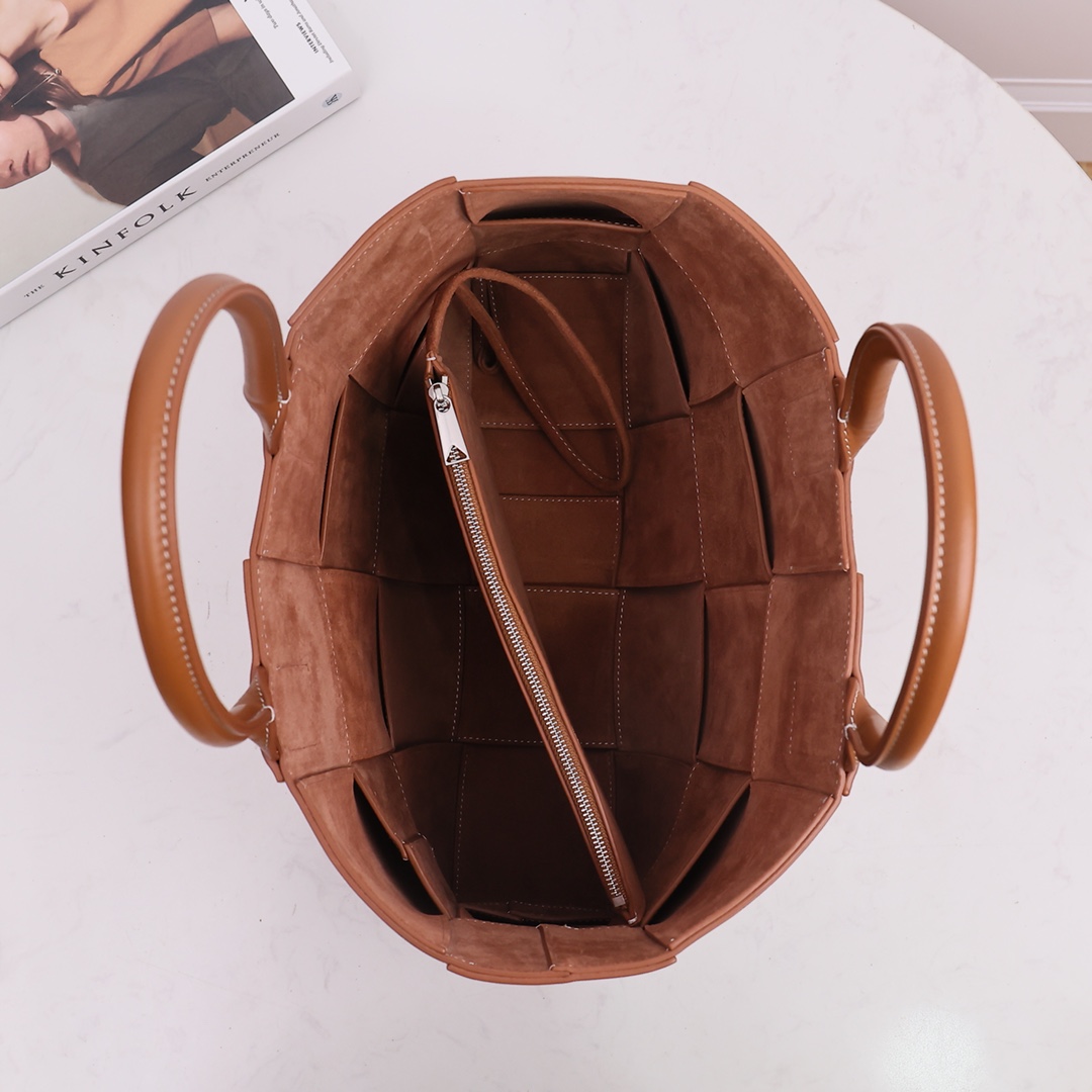 Bottega Veneta Medium Arco Tote Bag - PerfectKickZ