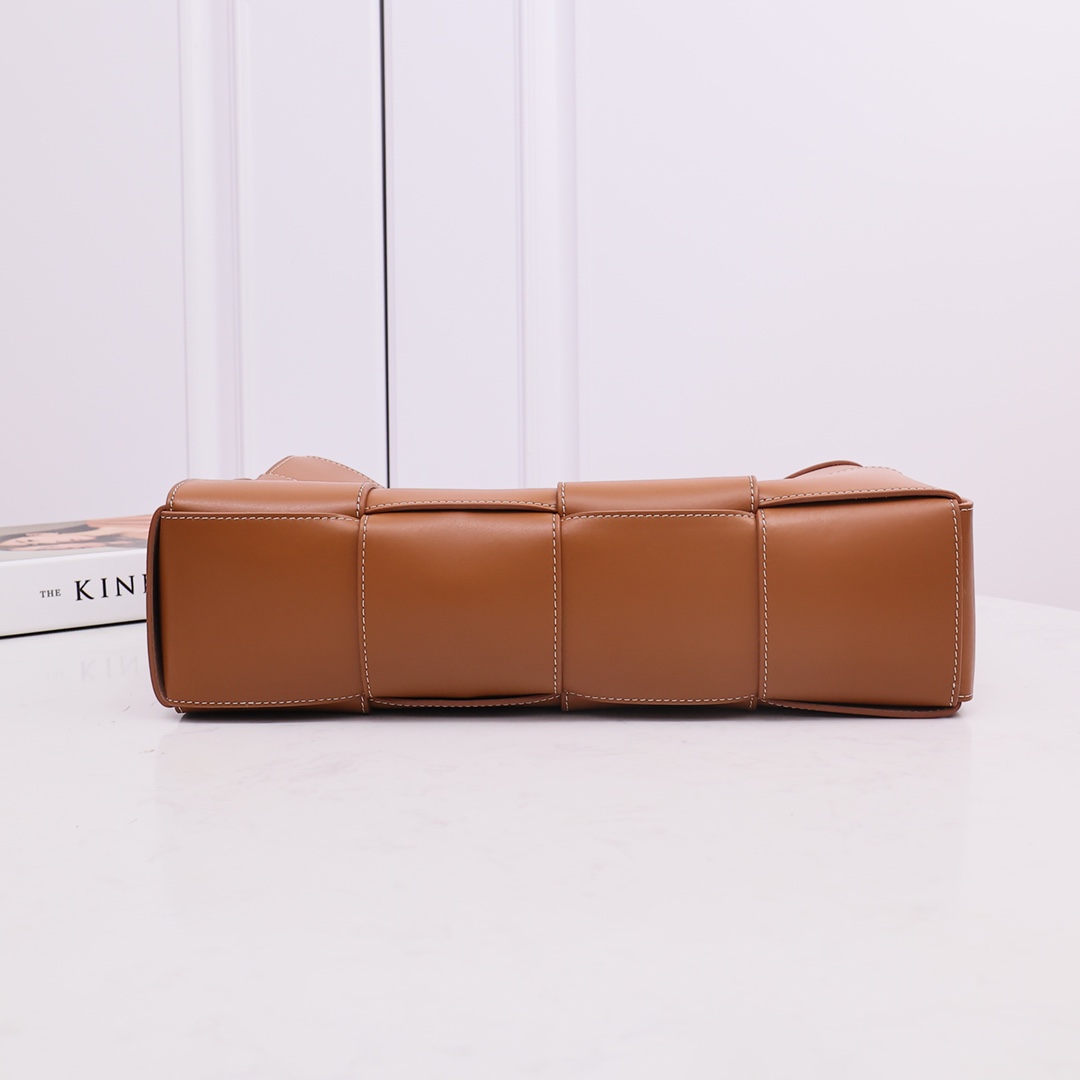 Bottega Veneta Medium Arco Tote Bag - PerfectKickZ