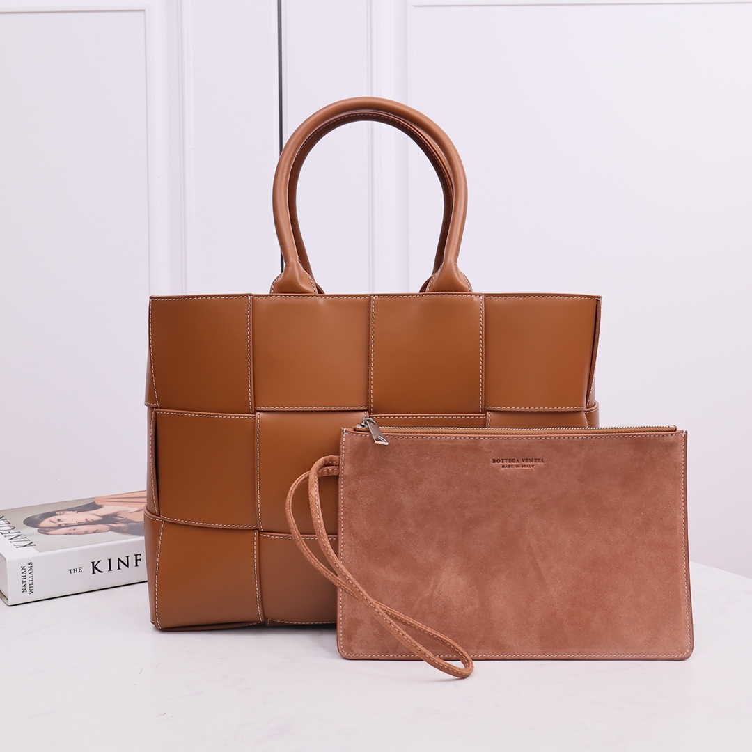 Bottega Veneta Medium Arco Tote Bag - PerfectKickZ
